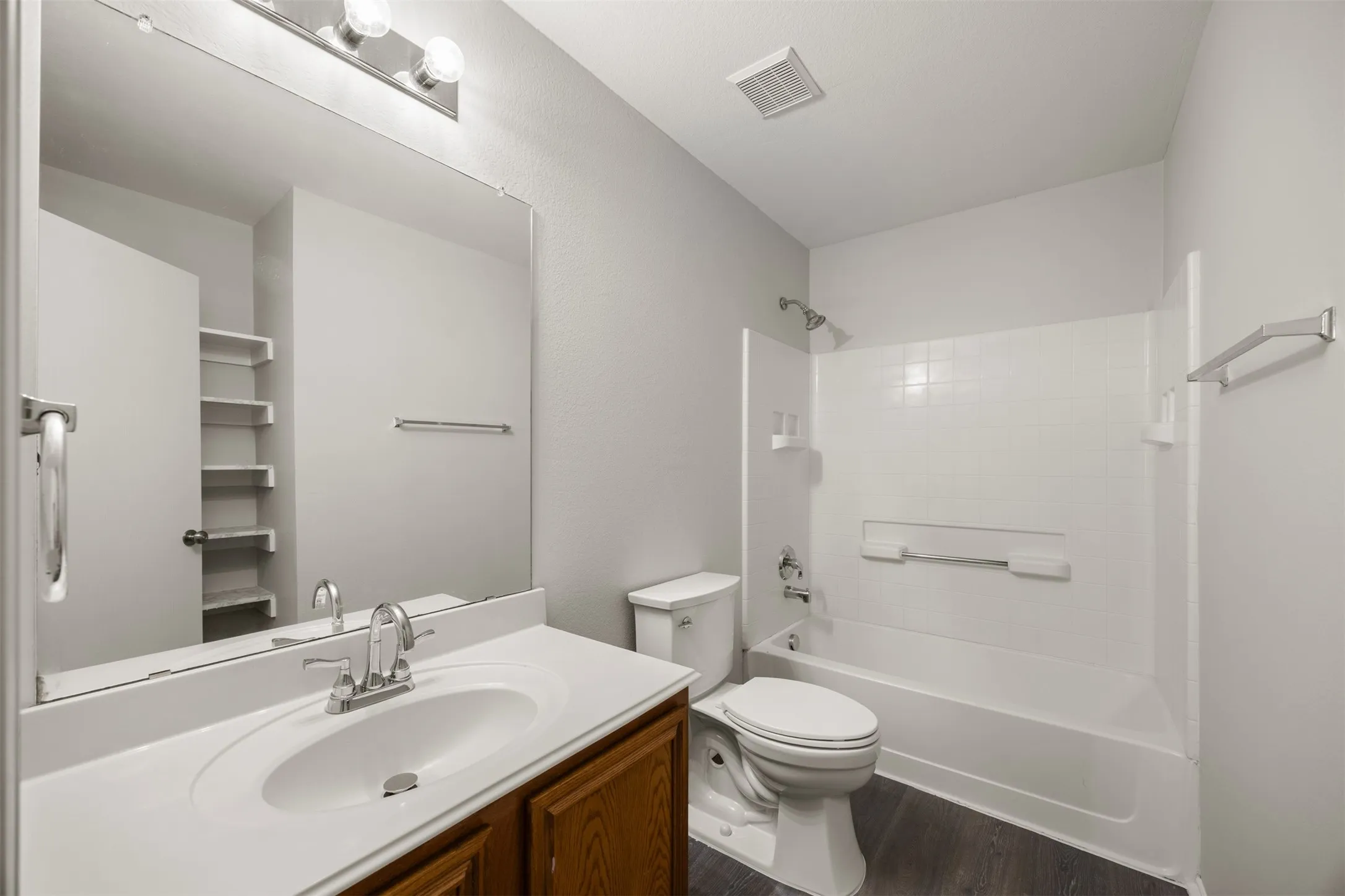Single Family Residence For Rent in Collin County , 1100 Chesterfield Drive, Mc Kinney, Texas 75071, 3 Bedroom, 3 Bathroom, 2 Garage spaces, 2,176 Sqft, built in 2003, mls#21395516, Real Estate Agent in Mc Kinney, Homes For Rent in Collin county, Homes For Rent in Mc Kinney, Realtor in Mc Kinney Texas, Real Estate Brokerage Independent Realty Texas, Luminita Cordes Realtor
