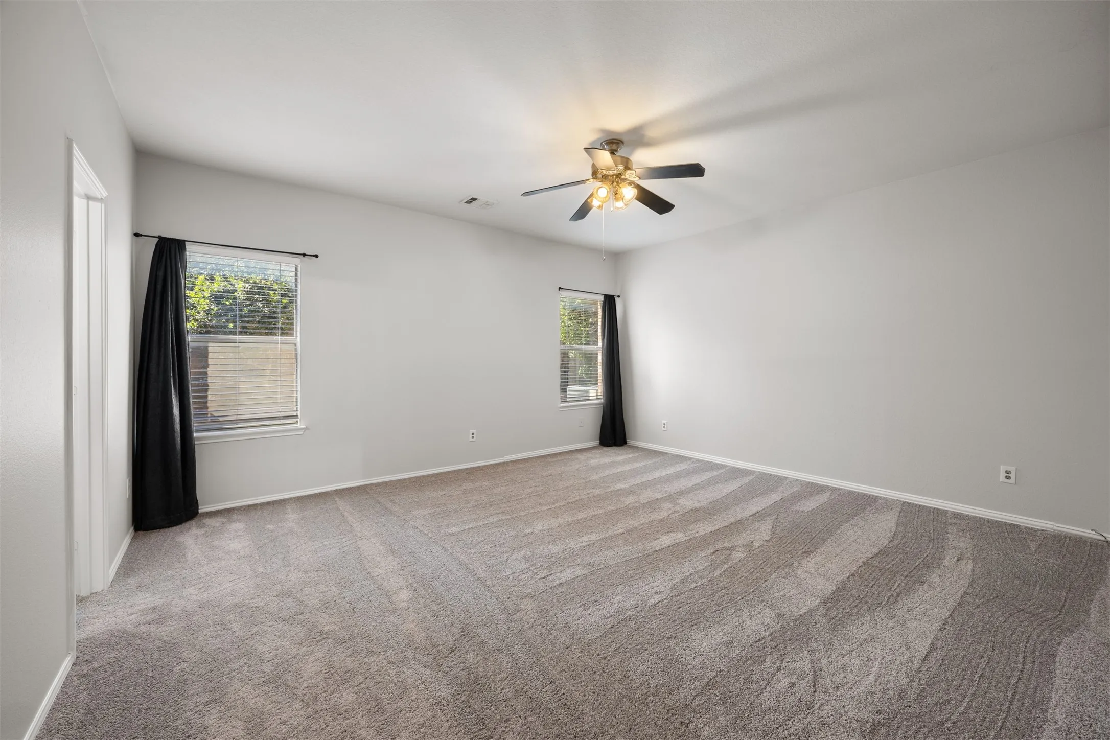 Single Family Residence For Rent in Collin County , 1100 Chesterfield Drive, Mc Kinney, Texas 75071, 3 Bedroom, 3 Bathroom, 2 Garage spaces, 2,176 Sqft, built in 2003, mls#21395516, Real Estate Agent in Mc Kinney, Homes For Rent in Collin county, Homes For Rent in Mc Kinney, Realtor in Mc Kinney Texas, Real Estate Brokerage Independent Realty Texas, Luminita Cordes Realtor