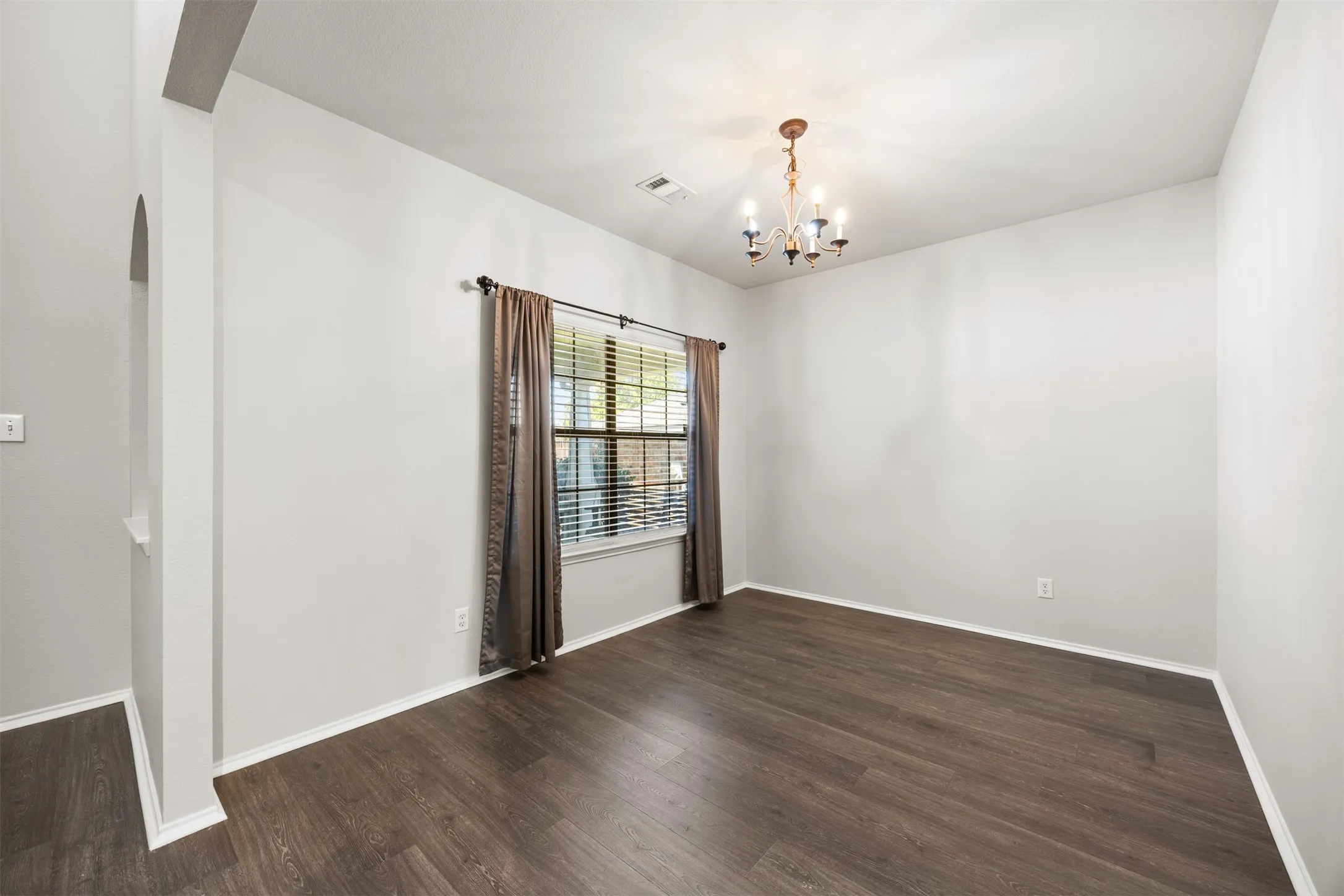 Single Family Residence For Rent in Collin County , 1100 Chesterfield Drive, Mc Kinney, Texas 75071, 3 Bedroom, 3 Bathroom, 2 Garage spaces, 2,176 Sqft, built in 2003, mls#21395516, Real Estate Agent in Mc Kinney, Homes For Rent in Collin county, Homes For Rent in Mc Kinney, Realtor in Mc Kinney Texas, Real Estate Brokerage Independent Realty Texas, Luminita Cordes Realtor