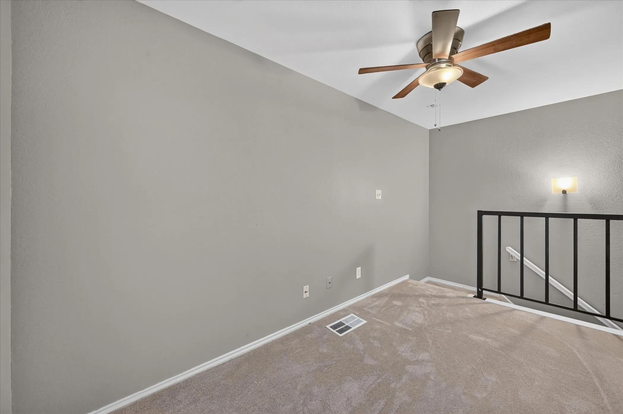 Condominium For Sale in Tarrant County , 2311 Balsam Drive H213, Arlington, Texas 76006, 1 Bedroom, 1 Bathroom, Garage spaces, 774 Sqft, built in 1981, mls#21397725, Real Estate Agent in Arlington, Homes For Sale in Tarrant county, Homes For Sale in Arlington, Realtor in Arlington Texas, Real Estate Brokerage Independent Realty Texas, Luminita Cordes Realtor
