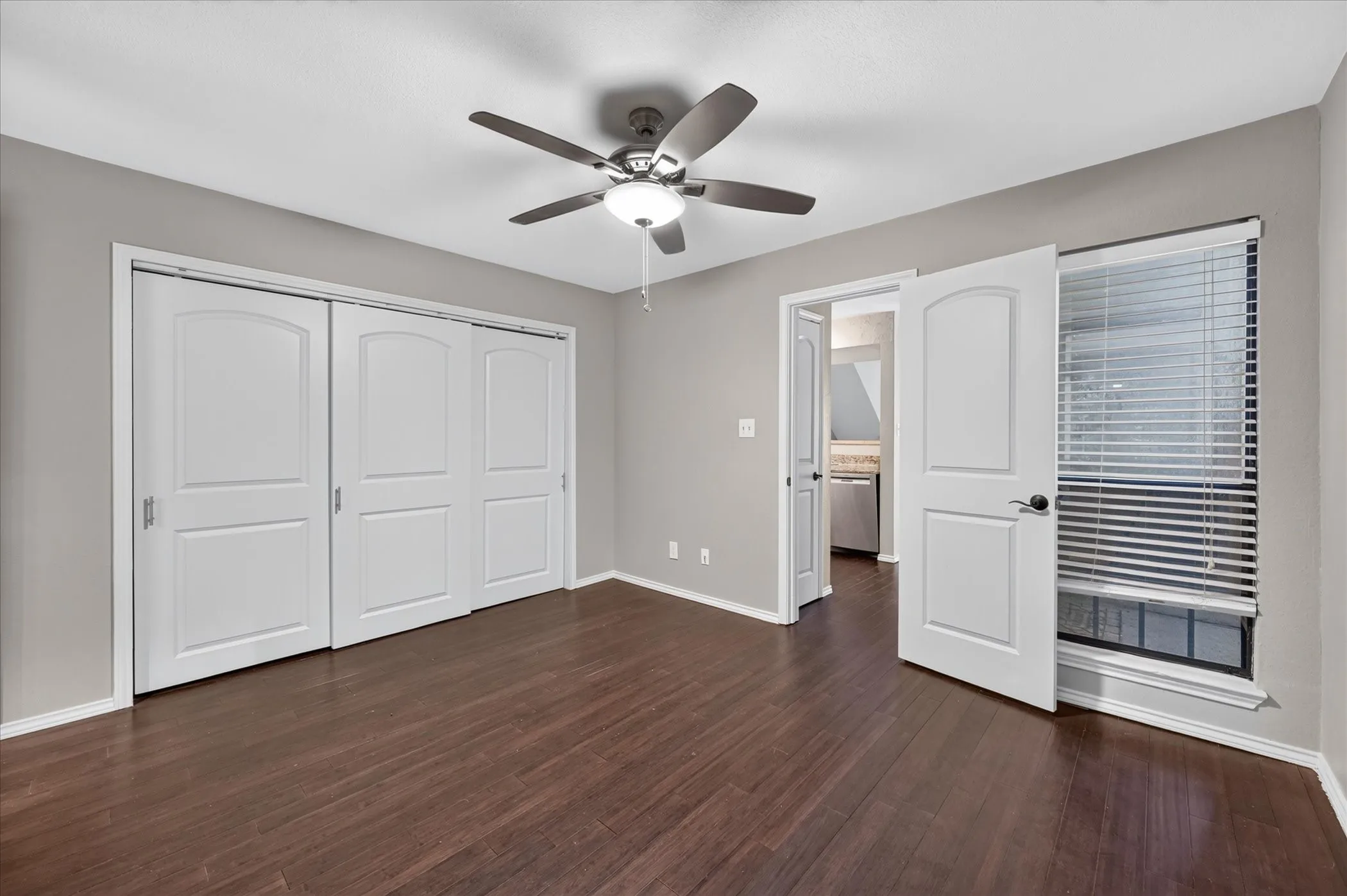 Condominium For Sale in Tarrant County , 2311 Balsam Drive H213, Arlington, Texas 76006, 1 Bedroom, 1 Bathroom, Garage spaces, 774 Sqft, built in 1981, mls#21397725, Real Estate Agent in Arlington, Homes For Sale in Tarrant county, Homes For Sale in Arlington, Realtor in Arlington Texas, Real Estate Brokerage Independent Realty Texas, Luminita Cordes Realtor