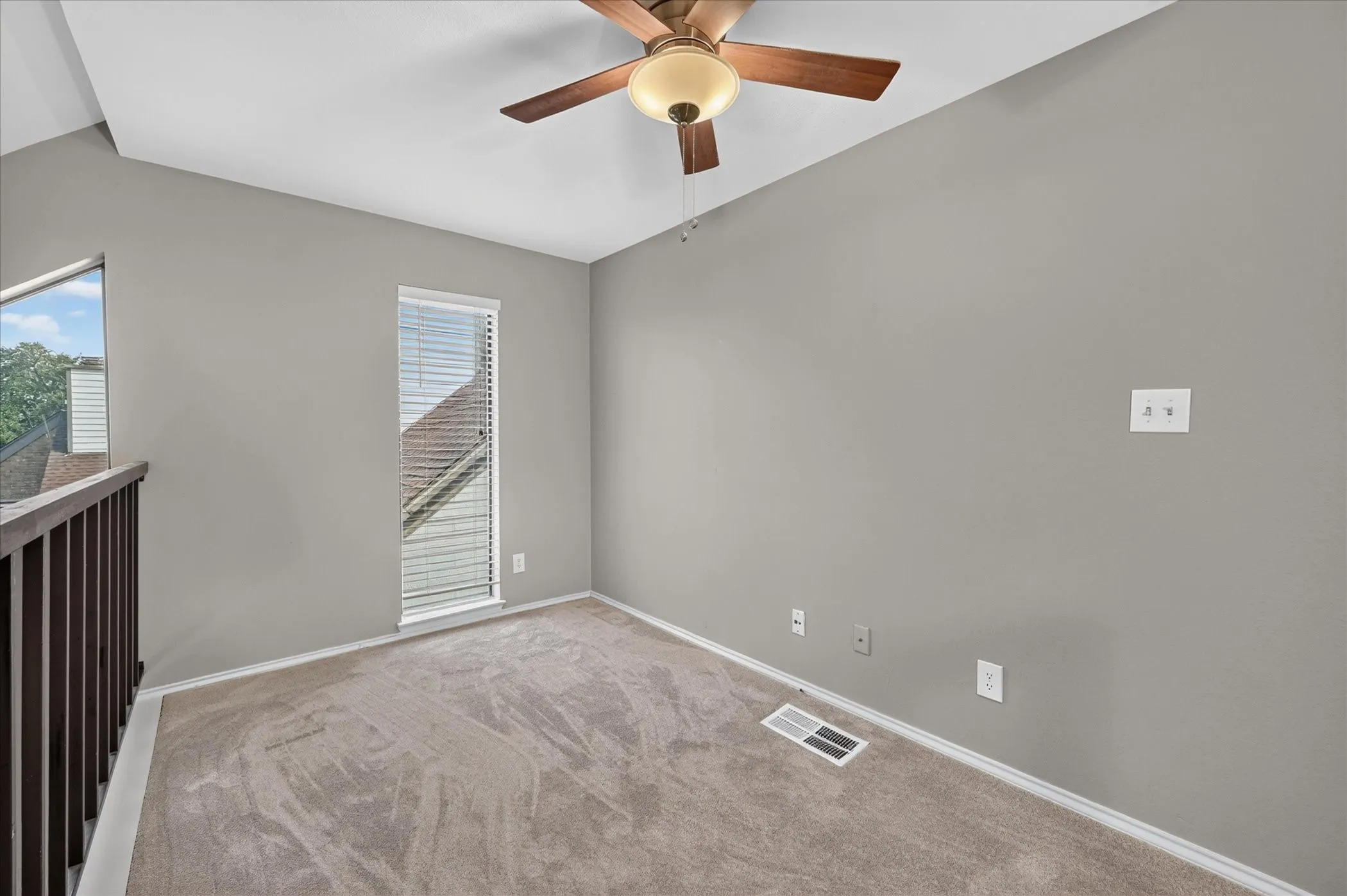 Condominium For Sale in Tarrant County , 2311 Balsam Drive H213, Arlington, Texas 76006, 1 Bedroom, 1 Bathroom, Garage spaces, 774 Sqft, built in 1981, mls#21397725, Real Estate Agent in Arlington, Homes For Sale in Tarrant county, Homes For Sale in Arlington, Realtor in Arlington Texas, Real Estate Brokerage Independent Realty Texas, Luminita Cordes Realtor