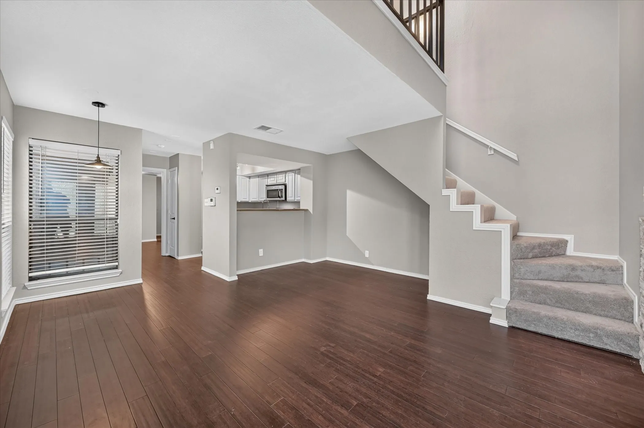 Condominium For Sale in Tarrant County , 2311 Balsam Drive H213, Arlington, Texas 76006, 1 Bedroom, 1 Bathroom, Garage spaces, 774 Sqft, built in 1981, mls#21397725, Real Estate Agent in Arlington, Homes For Sale in Tarrant county, Homes For Sale in Arlington, Realtor in Arlington Texas, Real Estate Brokerage Independent Realty Texas, Luminita Cordes Realtor