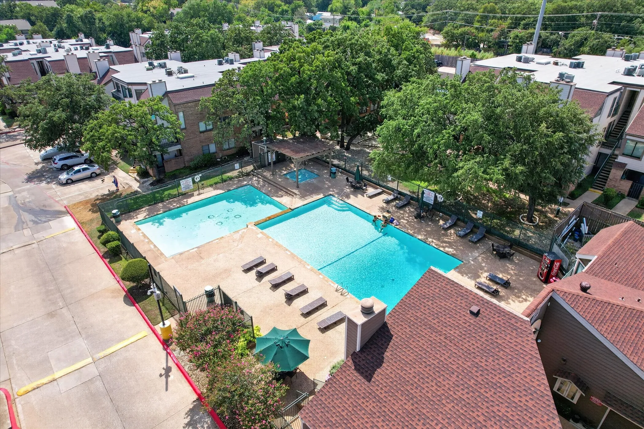 Condominium For Sale in Tarrant County , 2311 Balsam Drive H213, Arlington, Texas 76006, 1 Bedroom, 1 Bathroom, Garage spaces, 774 Sqft, built in 1981, mls#21397725, Real Estate Agent in Arlington, Homes For Sale in Tarrant county, Homes For Sale in Arlington, Realtor in Arlington Texas, Real Estate Brokerage Independent Realty Texas, Luminita Cordes Realtor