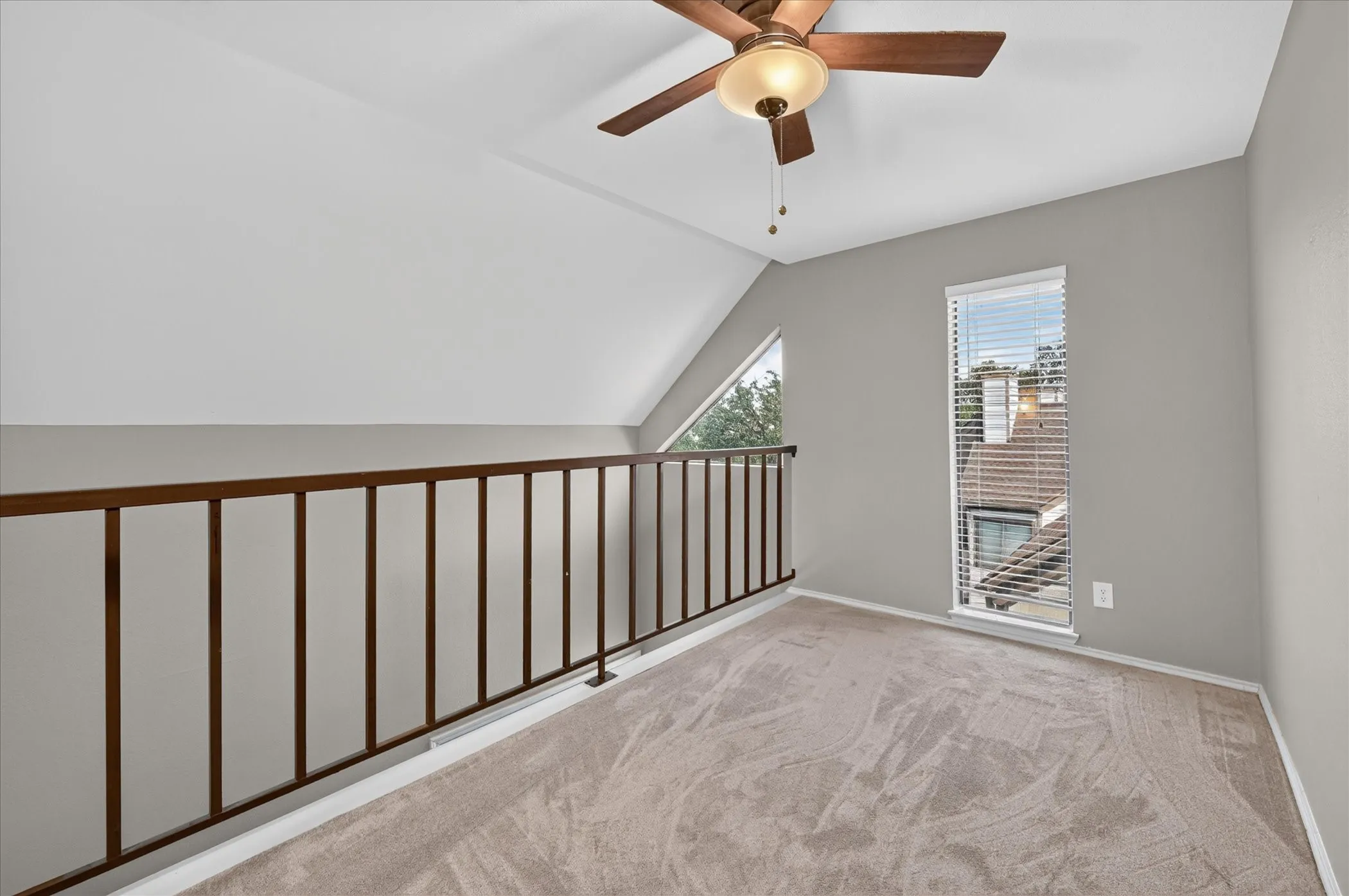 Condominium For Sale in Tarrant County , 2311 Balsam Drive H213, Arlington, Texas 76006, 1 Bedroom, 1 Bathroom, Garage spaces, 774 Sqft, built in 1981, mls#21397725, Real Estate Agent in Arlington, Homes For Sale in Tarrant county, Homes For Sale in Arlington, Realtor in Arlington Texas, Real Estate Brokerage Independent Realty Texas, Luminita Cordes Realtor