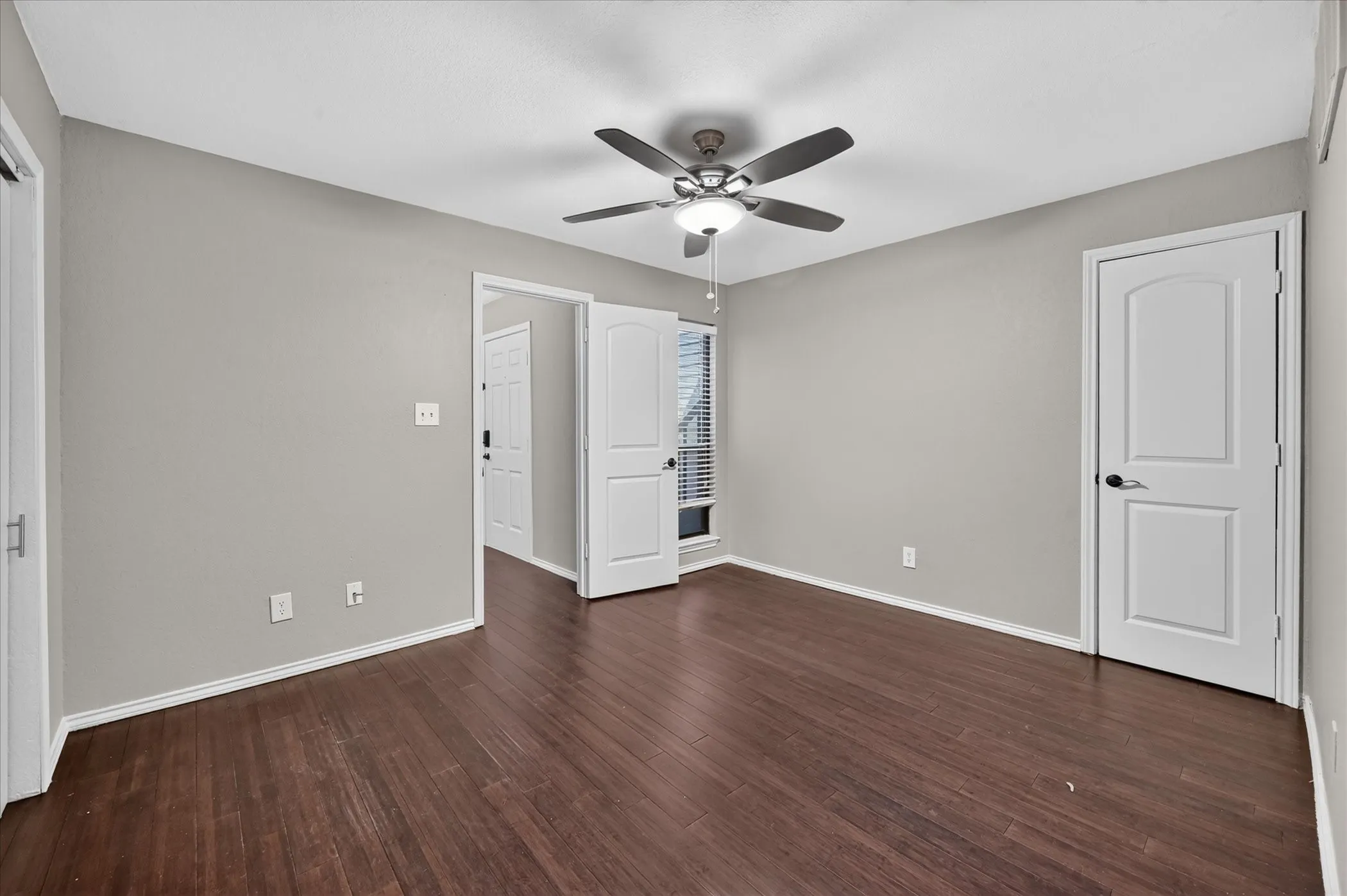 Condominium For Sale in Tarrant County , 2311 Balsam Drive H213, Arlington, Texas 76006, 1 Bedroom, 1 Bathroom, Garage spaces, 774 Sqft, built in 1981, mls#21397725, Real Estate Agent in Arlington, Homes For Sale in Tarrant county, Homes For Sale in Arlington, Realtor in Arlington Texas, Real Estate Brokerage Independent Realty Texas, Luminita Cordes Realtor