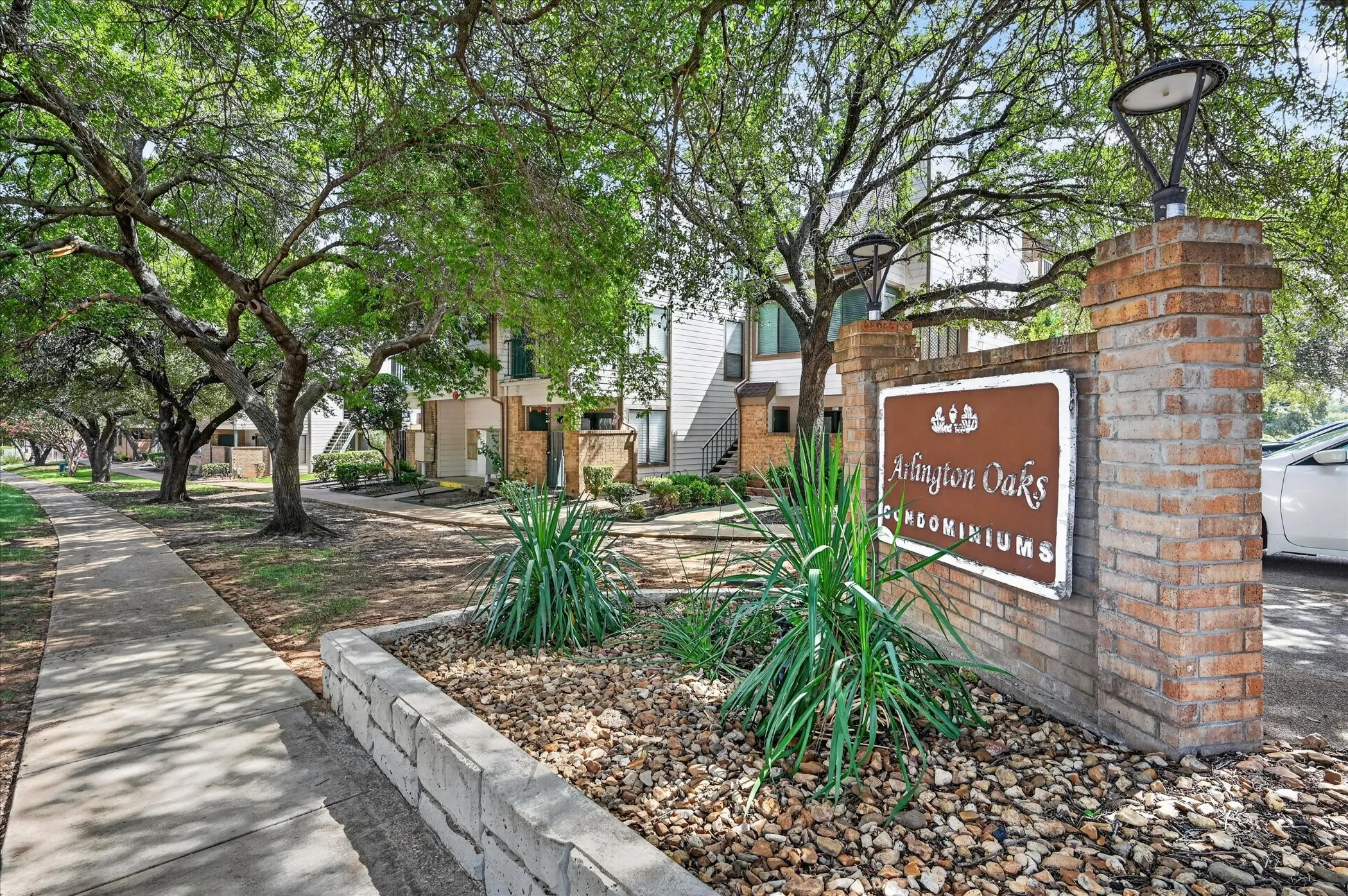 Condominium For Sale in Tarrant County , 2311 Balsam Drive H213, Arlington, Texas 76006, 1 Bedroom, 1 Bathroom, Garage spaces, 774 Sqft, built in 1981, mls#21397725, Real Estate Agent in Arlington, Homes For Sale in Tarrant county, Homes For Sale in Arlington, Realtor in Arlington Texas, Real Estate Brokerage Independent Realty Texas, Luminita Cordes Realtor