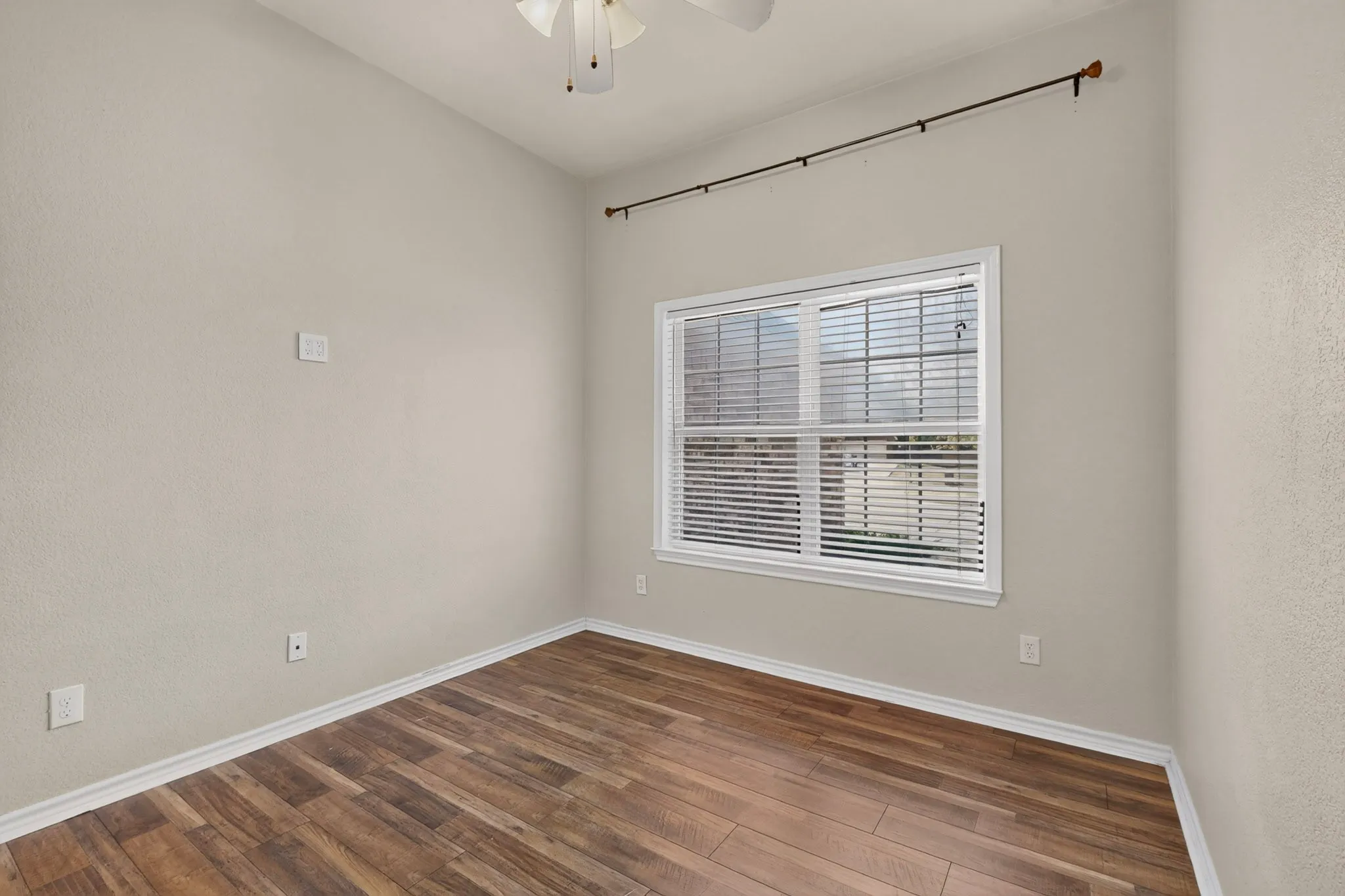 Single Family Residence For Sale in Collin County , 1214 Lake Trail Court, Wylie, Texas 75098, 4 Bedroom, 2 Bathroom, 2 Garage spaces, 2,018 Sqft, built in 2004, mls#21397736, Real Estate Agent in Wylie, Homes For Sale in Collin county, Homes For Sale in Wylie, Realtor in Wylie Texas, Real Estate Brokerage Independent Realty Texas, Luminita Cordes Realtor