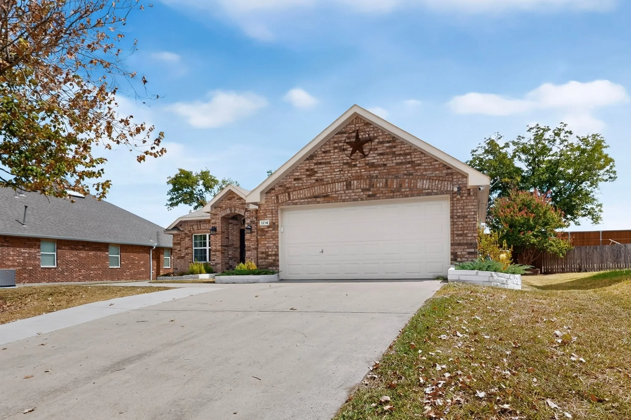 Single Family Residence For Sale in Collin County , 1214 Lake Trail Court, Wylie, Texas 75098, 4 Bedroom, 2 Bathroom, 2 Garage spaces, 2,018 Sqft, built in 2004, mls#21397736, Real Estate Agent in Wylie, Homes For Sale in Collin county, Homes For Sale in Wylie, Realtor in Wylie Texas, Real Estate Brokerage Independent Realty Texas, Luminita Cordes Realtor