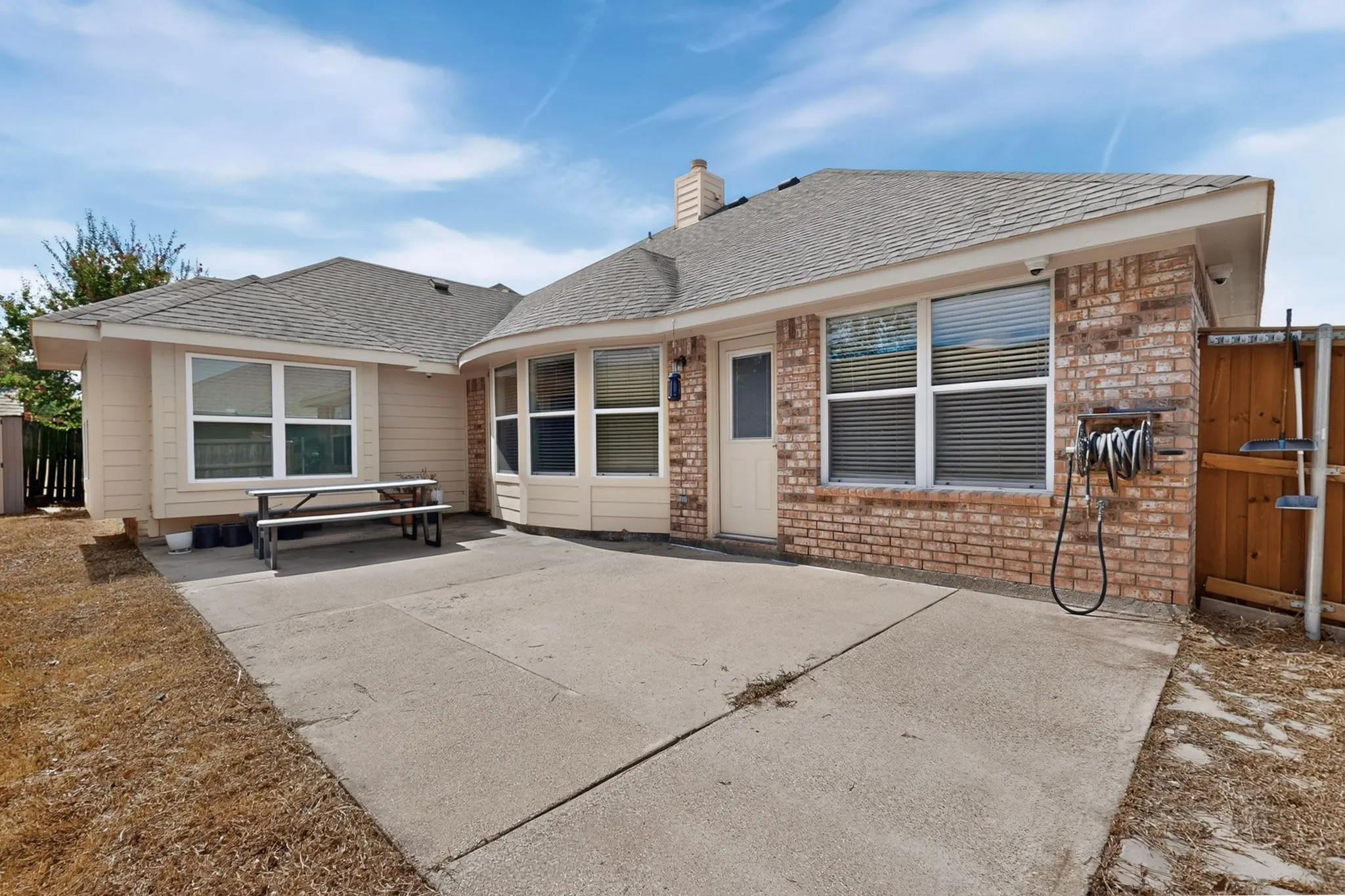 Single Family Residence For Sale in Collin County , 1214 Lake Trail Court, Wylie, Texas 75098, 4 Bedroom, 2 Bathroom, 2 Garage spaces, 2,018 Sqft, built in 2004, mls#21397736, Real Estate Agent in Wylie, Homes For Sale in Collin county, Homes For Sale in Wylie, Realtor in Wylie Texas, Real Estate Brokerage Independent Realty Texas, Luminita Cordes Realtor