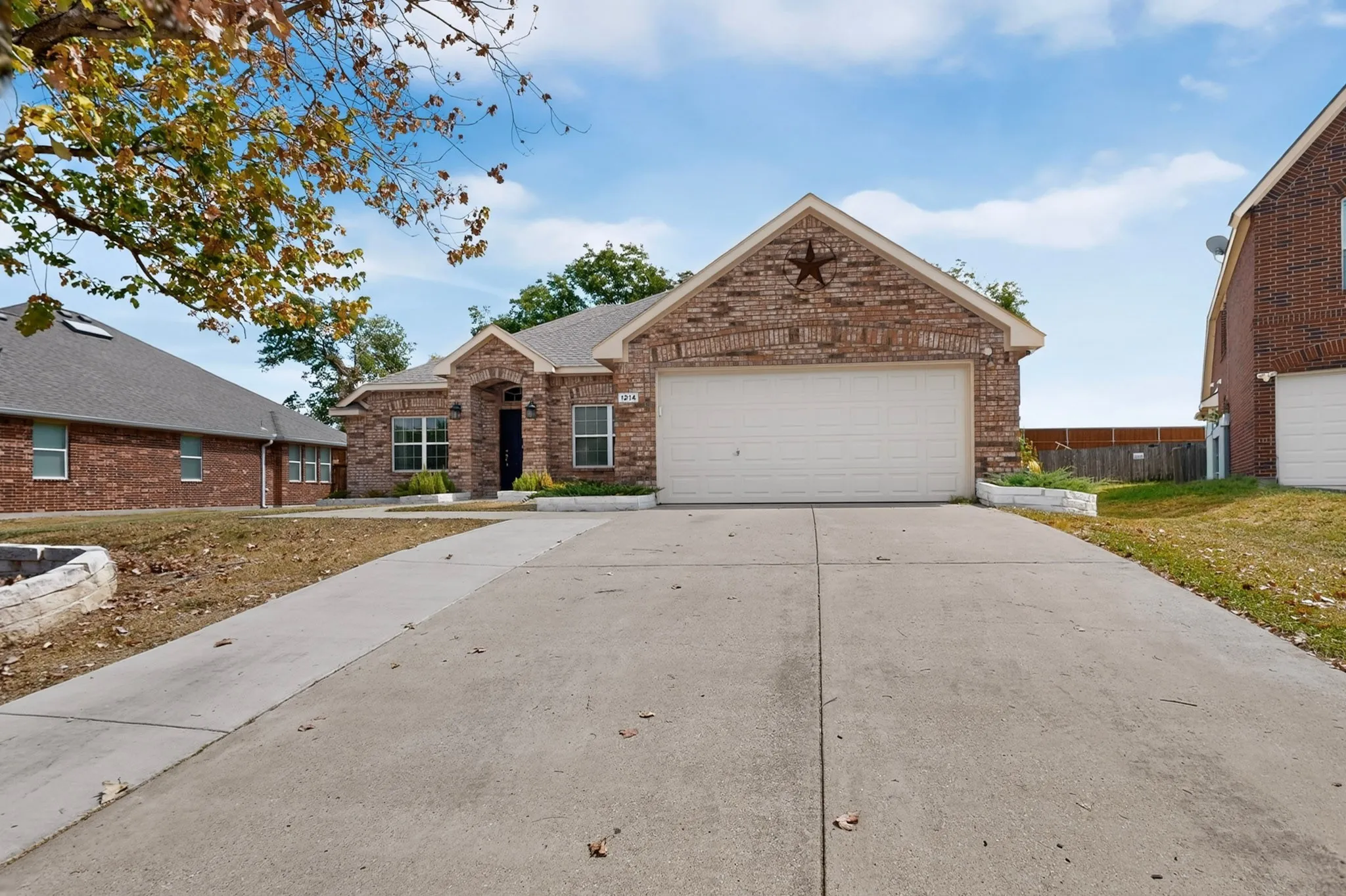 Single Family Residence For Sale in Collin County , 1214 Lake Trail Court, Wylie, Texas 75098, 4 Bedroom, 2 Bathroom, 2 Garage spaces, 2,018 Sqft, built in 2004, mls#21397736, Real Estate Agent in Wylie, Homes For Sale in Collin county, Homes For Sale in Wylie, Realtor in Wylie Texas, Real Estate Brokerage Independent Realty Texas, Luminita Cordes Realtor