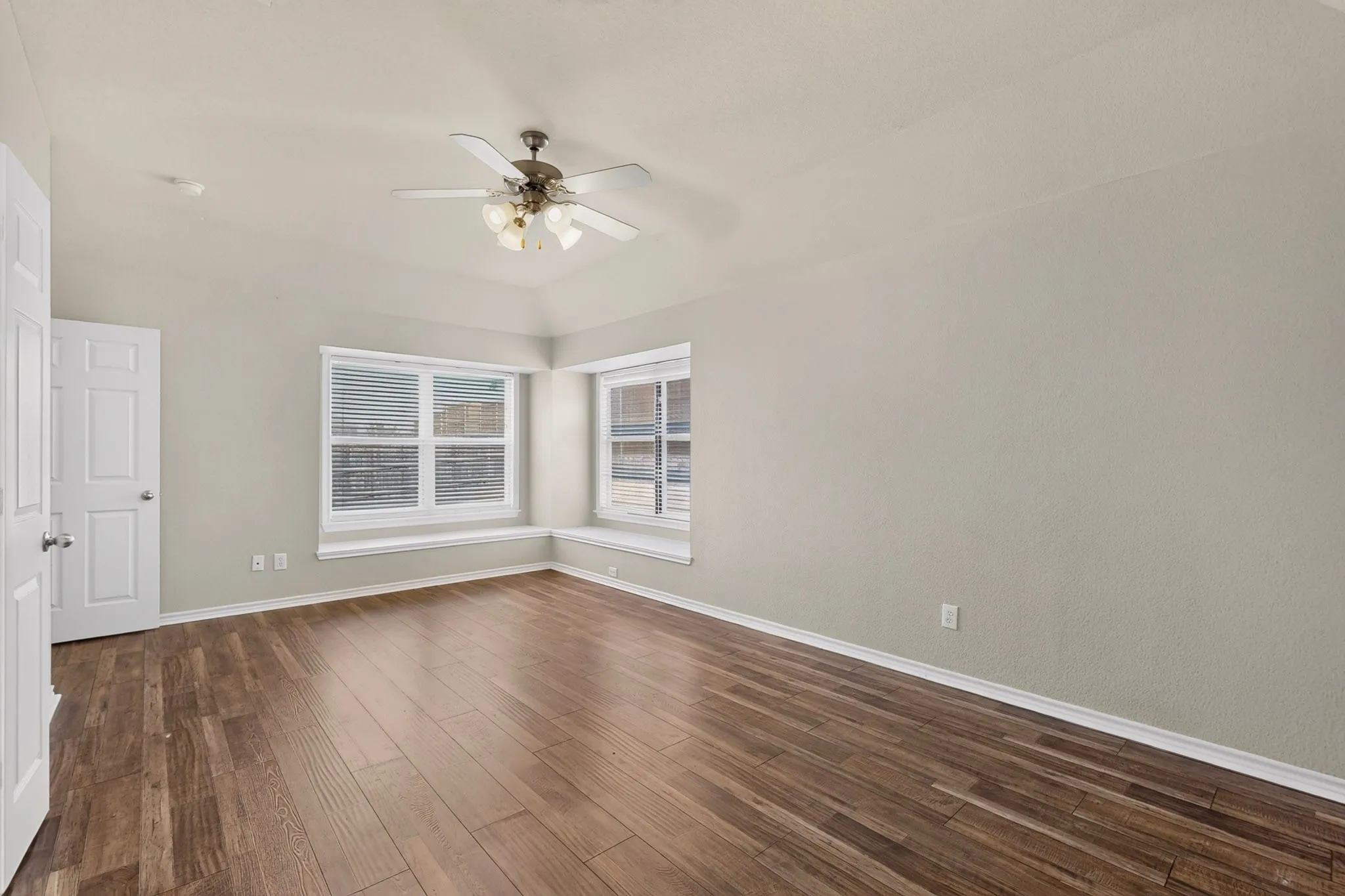 Single Family Residence For Sale in Collin County , 1214 Lake Trail Court, Wylie, Texas 75098, 4 Bedroom, 2 Bathroom, 2 Garage spaces, 2,018 Sqft, built in 2004, mls#21397736, Real Estate Agent in Wylie, Homes For Sale in Collin county, Homes For Sale in Wylie, Realtor in Wylie Texas, Real Estate Brokerage Independent Realty Texas, Luminita Cordes Realtor