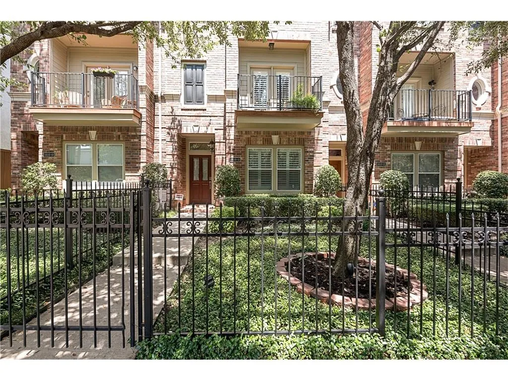 Condominium For Rent in Dallas County , 3610 Gillespie Street 11, Dallas, Texas 75219, 3 Bedroom, 4 Bathroom, 2 Garage spaces, 2,356 Sqft, built in 2004, mls#21397738, Real Estate Agent in Dallas, Homes For Rent in Dallas county, Homes For Rent in Dallas, Realtor in Dallas Texas, Real Estate Brokerage Independent Realty Texas, Luminita Cordes Realtor