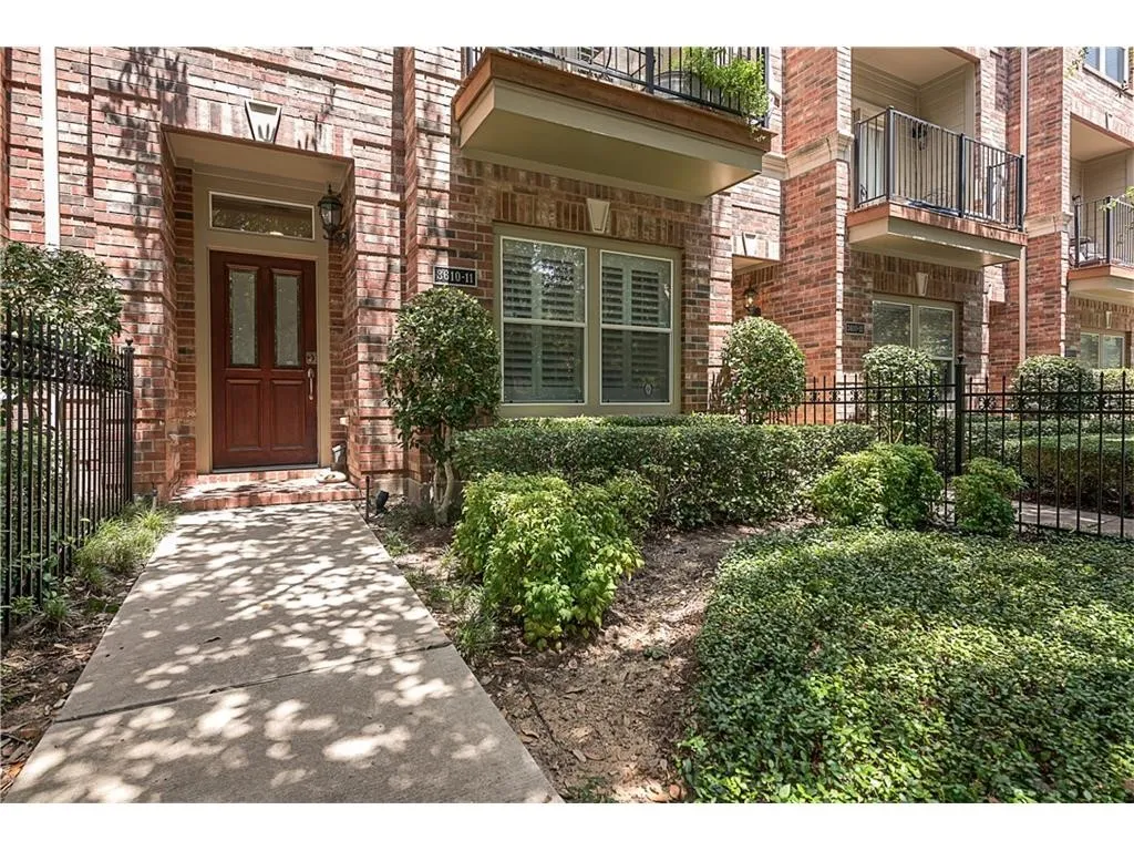 Condominium For Rent in Dallas County , 3610 Gillespie Street 11, Dallas, Texas 75219, 3 Bedroom, 4 Bathroom, 2 Garage spaces, 2,356 Sqft, built in 2004, mls#21397738, Real Estate Agent in Dallas, Homes For Rent in Dallas county, Homes For Rent in Dallas, Realtor in Dallas Texas, Real Estate Brokerage Independent Realty Texas, Luminita Cordes Realtor