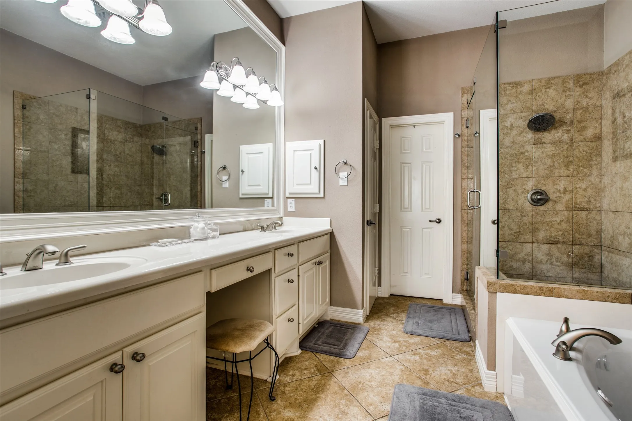 Condominium For Rent in Dallas County , 3610 Gillespie Street 11, Dallas, Texas 75219, 3 Bedroom, 4 Bathroom, 2 Garage spaces, 2,356 Sqft, built in 2004, mls#21397738, Real Estate Agent in Dallas, Homes For Rent in Dallas county, Homes For Rent in Dallas, Realtor in Dallas Texas, Real Estate Brokerage Independent Realty Texas, Luminita Cordes Realtor