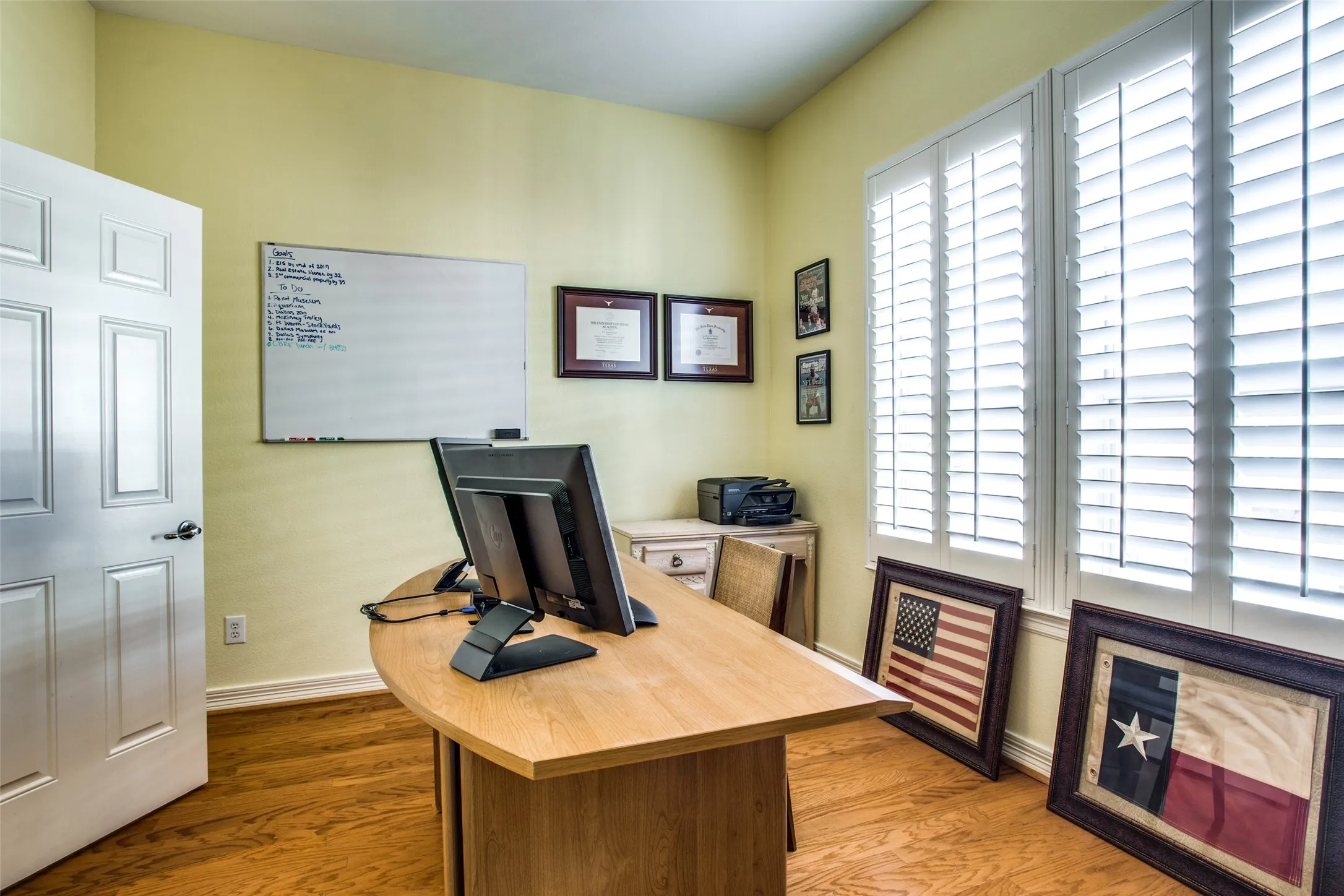Condominium For Rent in Dallas County , 3610 Gillespie Street 11, Dallas, Texas 75219, 3 Bedroom, 4 Bathroom, 2 Garage spaces, 2,356 Sqft, built in 2004, mls#21397738, Real Estate Agent in Dallas, Homes For Rent in Dallas county, Homes For Rent in Dallas, Realtor in Dallas Texas, Real Estate Brokerage Independent Realty Texas, Luminita Cordes Realtor