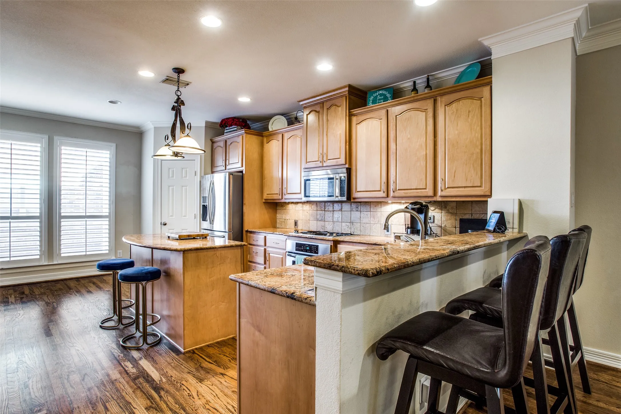 Condominium For Rent in Dallas County , 3610 Gillespie Street 11, Dallas, Texas 75219, 3 Bedroom, 4 Bathroom, 2 Garage spaces, 2,356 Sqft, built in 2004, mls#21397738, Real Estate Agent in Dallas, Homes For Rent in Dallas county, Homes For Rent in Dallas, Realtor in Dallas Texas, Real Estate Brokerage Independent Realty Texas, Luminita Cordes Realtor