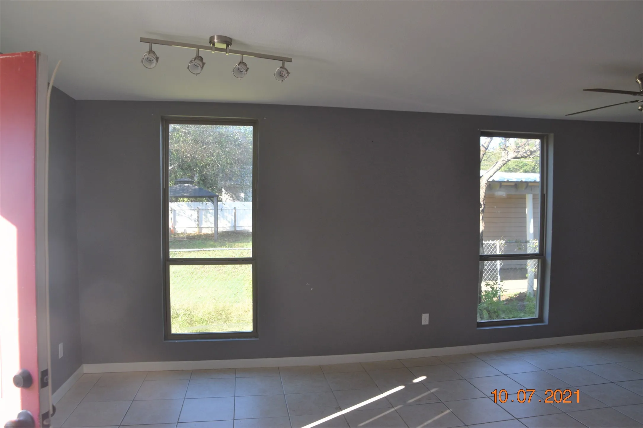 Single Family Residence For Rent in Erath County , 670 W Oak Street, Stephenville, Texas 76401, 2 Bedroom, 1 Bathroom, Garage spaces, 858 Sqft, built in 1920, mls#21397728, Real Estate Agent in Stephenville, Homes For Rent in Erath county, Homes For Rent in Stephenville, Realtor in Stephenville Texas, Real Estate Brokerage Independent Realty Texas, Luminita Cordes Realtor