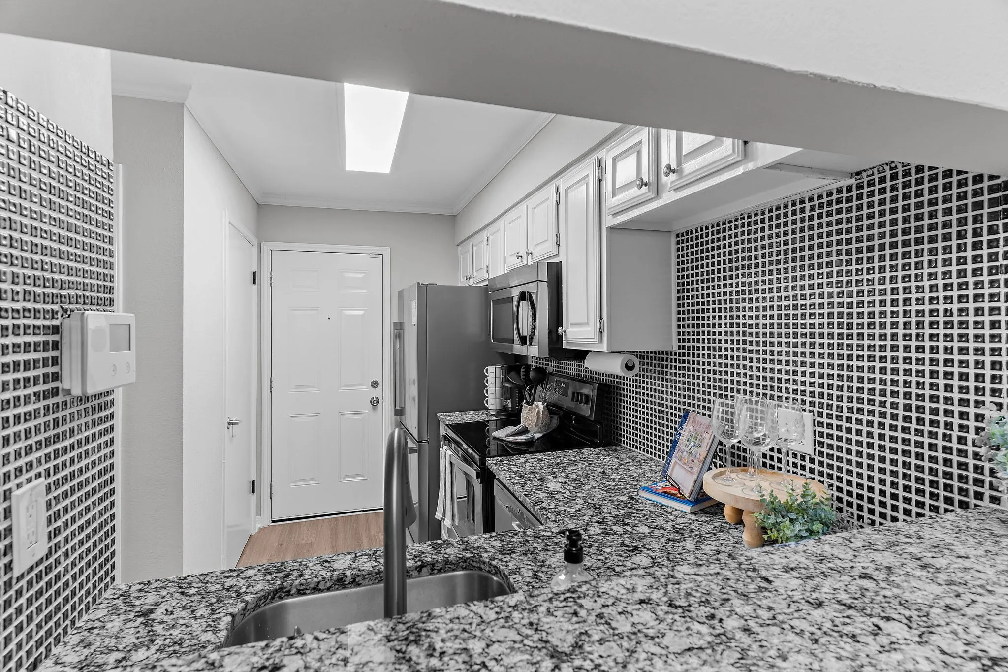 Condominium For Rent in Dallas County , 8545 Midpark Road 51, Dallas, Texas 75240, 1 Bedroom, 1 Bathroom, Garage spaces, 703 Sqft, built in 1982, mls#21395581, Real Estate Agent in Dallas, Homes For Rent in Dallas county, Homes For Rent in Dallas, Realtor in Dallas Texas, Real Estate Brokerage Independent Realty Texas, Luminita Cordes Realtor