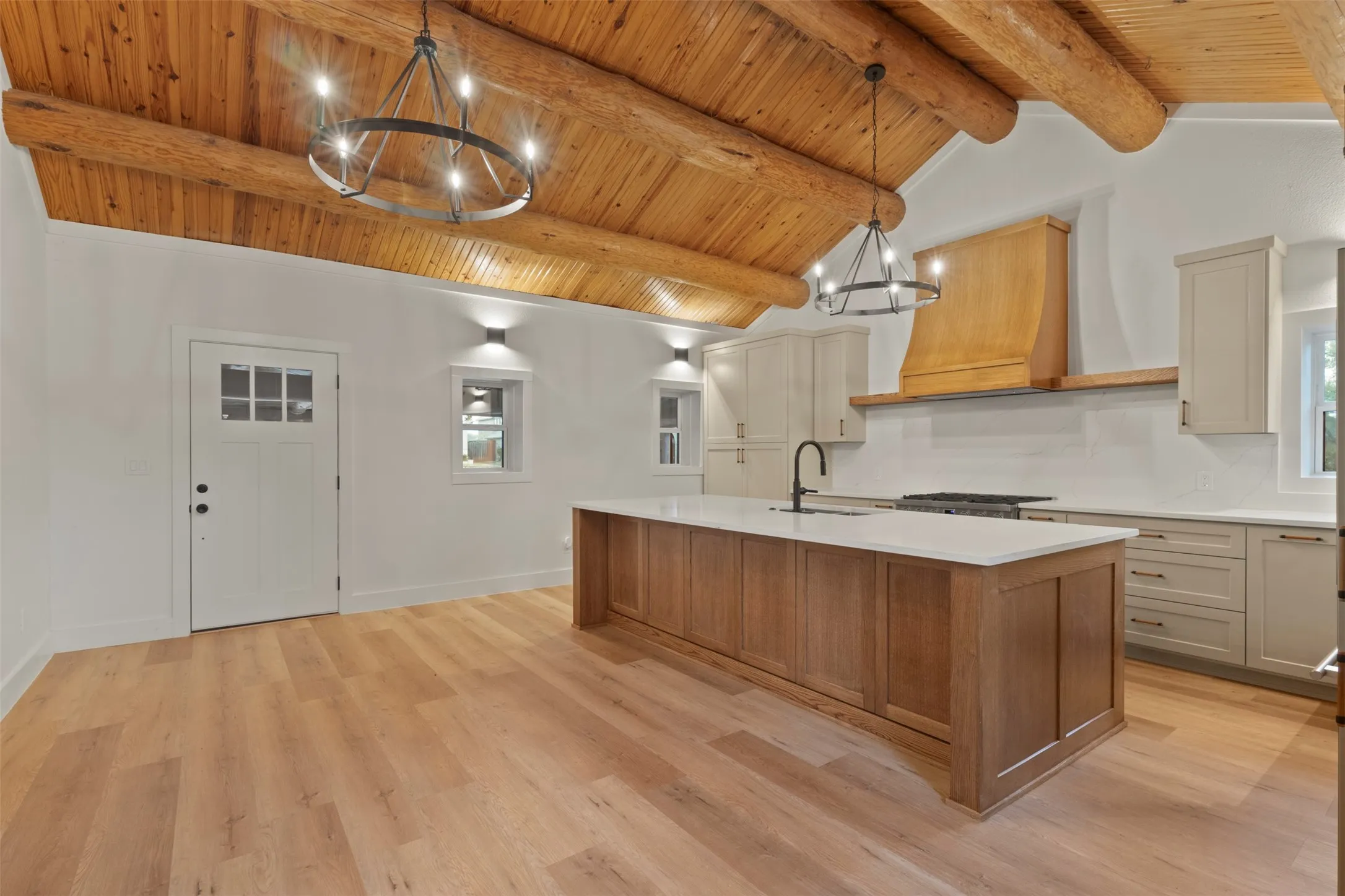 Single Family Residence For Sale in Denton County , 313 Pimlico Drive, Hickory Creek, Texas 75065, 4 Bedroom, 2 Bathroom, 2 Garage spaces, 2,827 Sqft, built in 1980, mls#21397745, Real Estate Agent in Hickory Creek, Homes For Sale in Denton county, Homes For Sale in Hickory Creek, Realtor in Hickory Creek Texas, Real Estate Brokerage Independent Realty Texas, Luminita Cordes Realtor