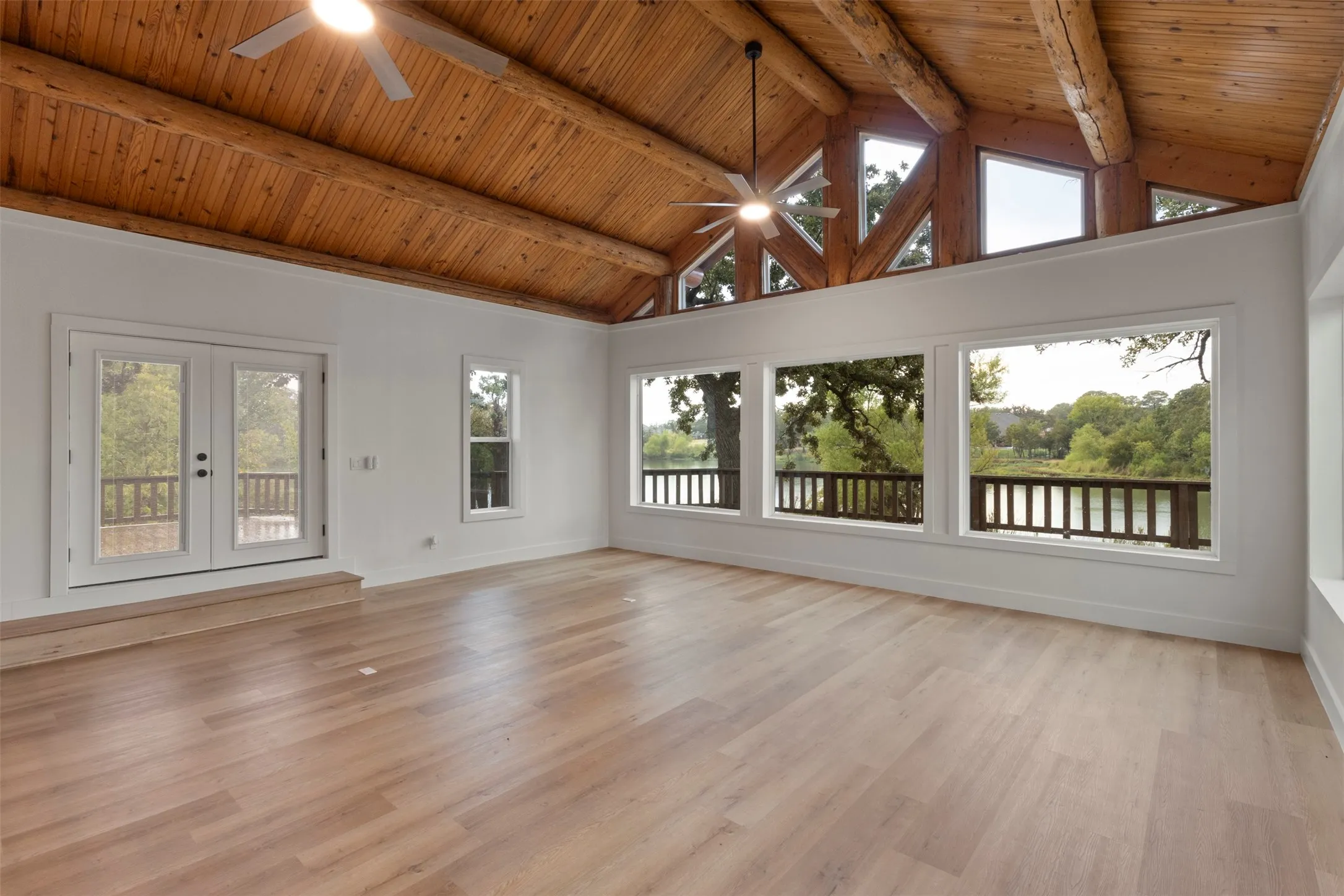 Single Family Residence For Sale in Denton County , 313 Pimlico Drive, Hickory Creek, Texas 75065, 4 Bedroom, 2 Bathroom, 2 Garage spaces, 2,827 Sqft, built in 1980, mls#21397745, Real Estate Agent in Hickory Creek, Homes For Sale in Denton county, Homes For Sale in Hickory Creek, Realtor in Hickory Creek Texas, Real Estate Brokerage Independent Realty Texas, Luminita Cordes Realtor