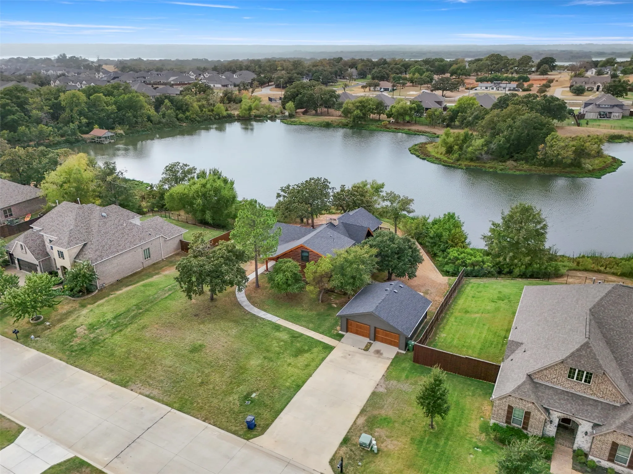 Single Family Residence For Sale in Denton County , 313 Pimlico Drive, Hickory Creek, Texas 75065, 4 Bedroom, 2 Bathroom, 2 Garage spaces, 2,827 Sqft, built in 1980, mls#21397745, Real Estate Agent in Hickory Creek, Homes For Sale in Denton county, Homes For Sale in Hickory Creek, Realtor in Hickory Creek Texas, Real Estate Brokerage Independent Realty Texas, Luminita Cordes Realtor
