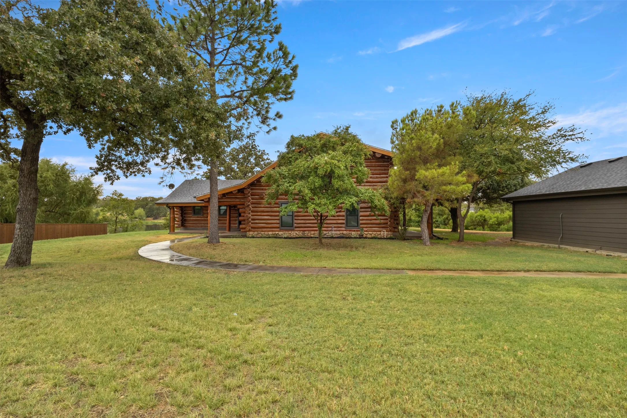 Single Family Residence For Sale in Denton County , 313 Pimlico Drive, Hickory Creek, Texas 75065, 4 Bedroom, 2 Bathroom, 2 Garage spaces, 2,827 Sqft, built in 1980, mls#21397745, Real Estate Agent in Hickory Creek, Homes For Sale in Denton county, Homes For Sale in Hickory Creek, Realtor in Hickory Creek Texas, Real Estate Brokerage Independent Realty Texas, Luminita Cordes Realtor