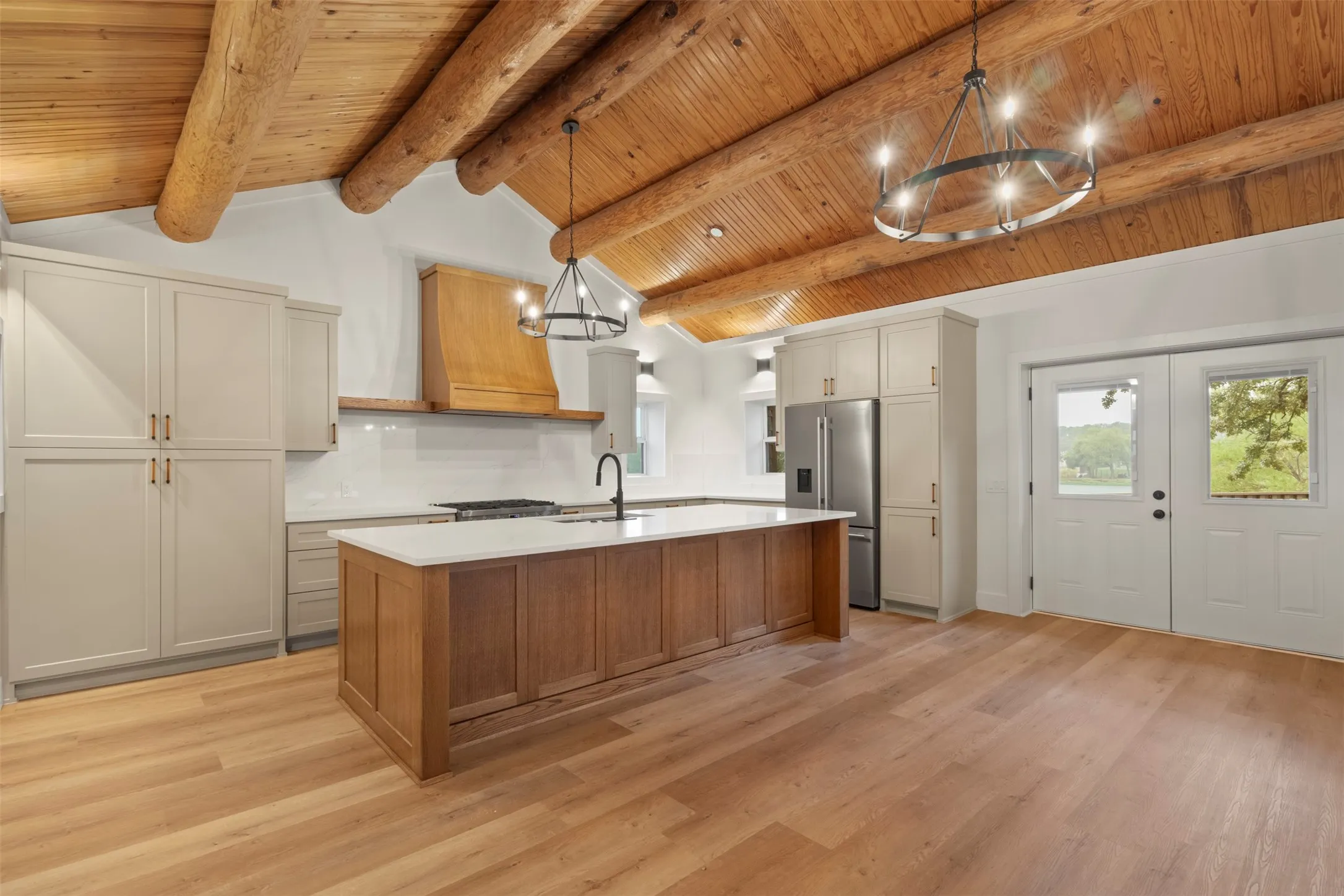 Single Family Residence For Sale in Denton County , 313 Pimlico Drive, Hickory Creek, Texas 75065, 4 Bedroom, 2 Bathroom, 2 Garage spaces, 2,827 Sqft, built in 1980, mls#21397745, Real Estate Agent in Hickory Creek, Homes For Sale in Denton county, Homes For Sale in Hickory Creek, Realtor in Hickory Creek Texas, Real Estate Brokerage Independent Realty Texas, Luminita Cordes Realtor