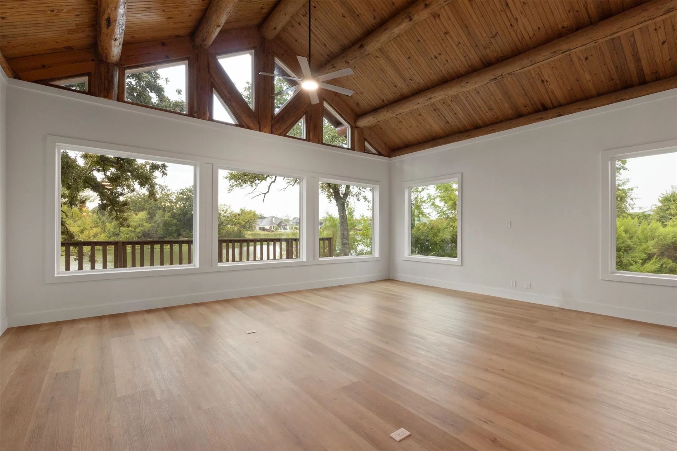 Single Family Residence For Sale in Denton County , 313 Pimlico Drive, Hickory Creek, Texas 75065, 4 Bedroom, 2 Bathroom, 2 Garage spaces, 2,827 Sqft, built in 1980, mls#21397745, Real Estate Agent in Hickory Creek, Homes For Sale in Denton county, Homes For Sale in Hickory Creek, Realtor in Hickory Creek Texas, Real Estate Brokerage Independent Realty Texas, Luminita Cordes Realtor