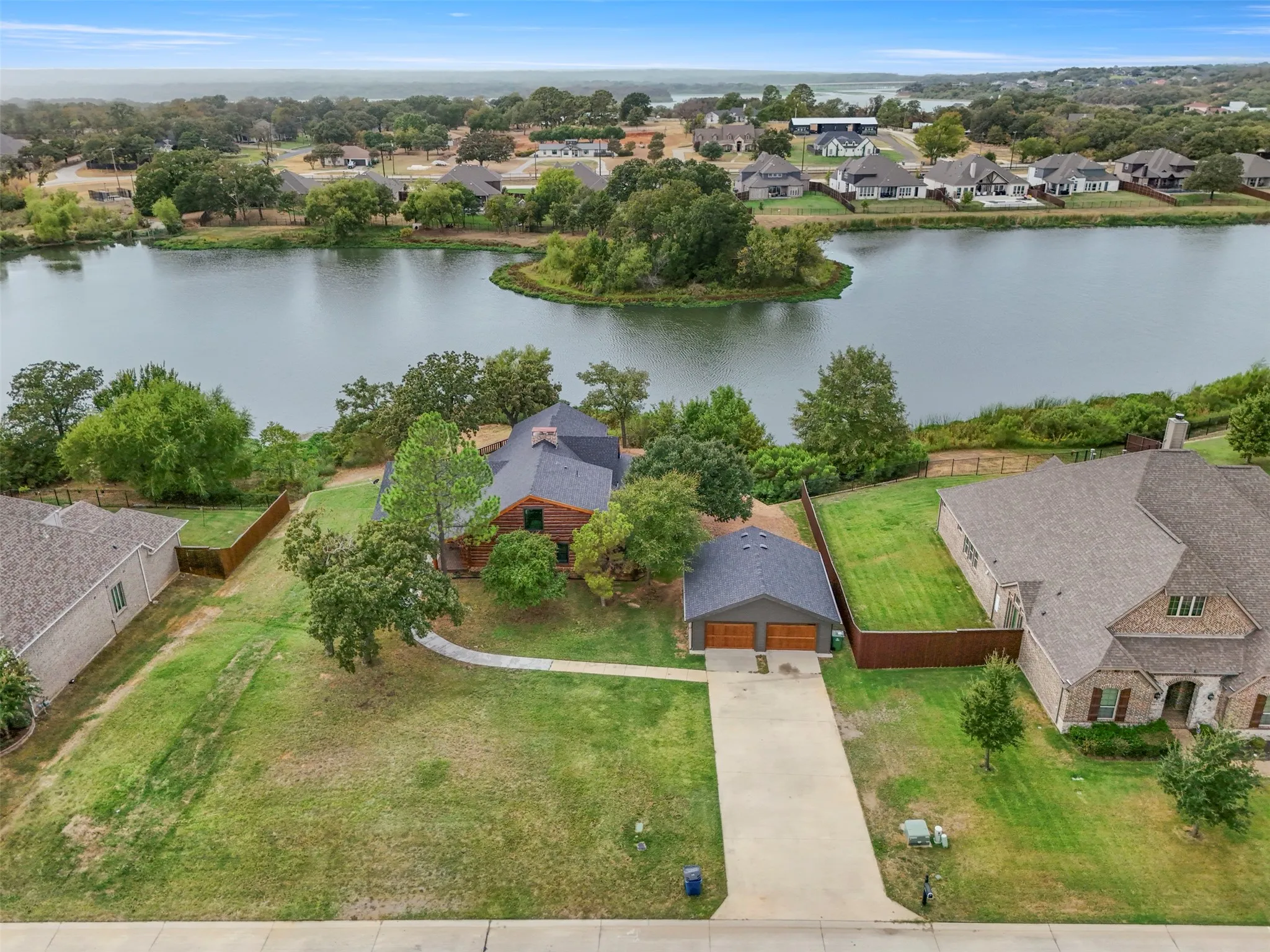 Single Family Residence For Sale in Denton County , 313 Pimlico Drive, Hickory Creek, Texas 75065, 4 Bedroom, 2 Bathroom, 2 Garage spaces, 2,827 Sqft, built in 1980, mls#21397745, Real Estate Agent in Hickory Creek, Homes For Sale in Denton county, Homes For Sale in Hickory Creek, Realtor in Hickory Creek Texas, Real Estate Brokerage Independent Realty Texas, Luminita Cordes Realtor