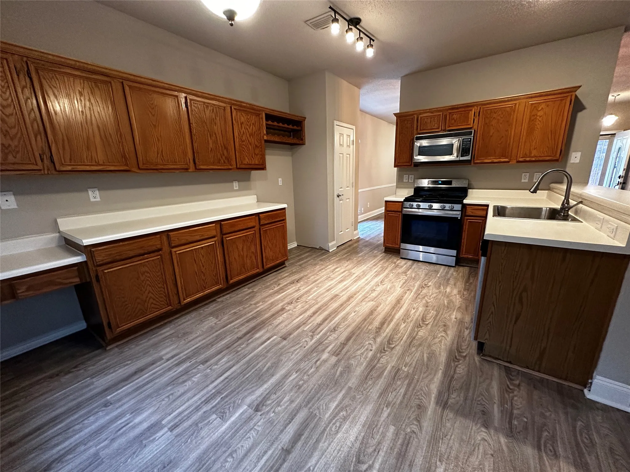 Single Family Residence For Rent in Tarrant County , 4761 Waterway Drive N, Fort Worth, Texas 76137, 3 Bedroom, 3 Bathroom, 2 Garage spaces, 1,800 Sqft, built in 1987, mls#21372252, Real Estate Agent in Fort Worth, Homes For Rent in Tarrant county, Homes For Rent in Fort Worth, Realtor in Fort Worth Texas, Real Estate Brokerage Independent Realty Texas, Luminita Cordes Realtor