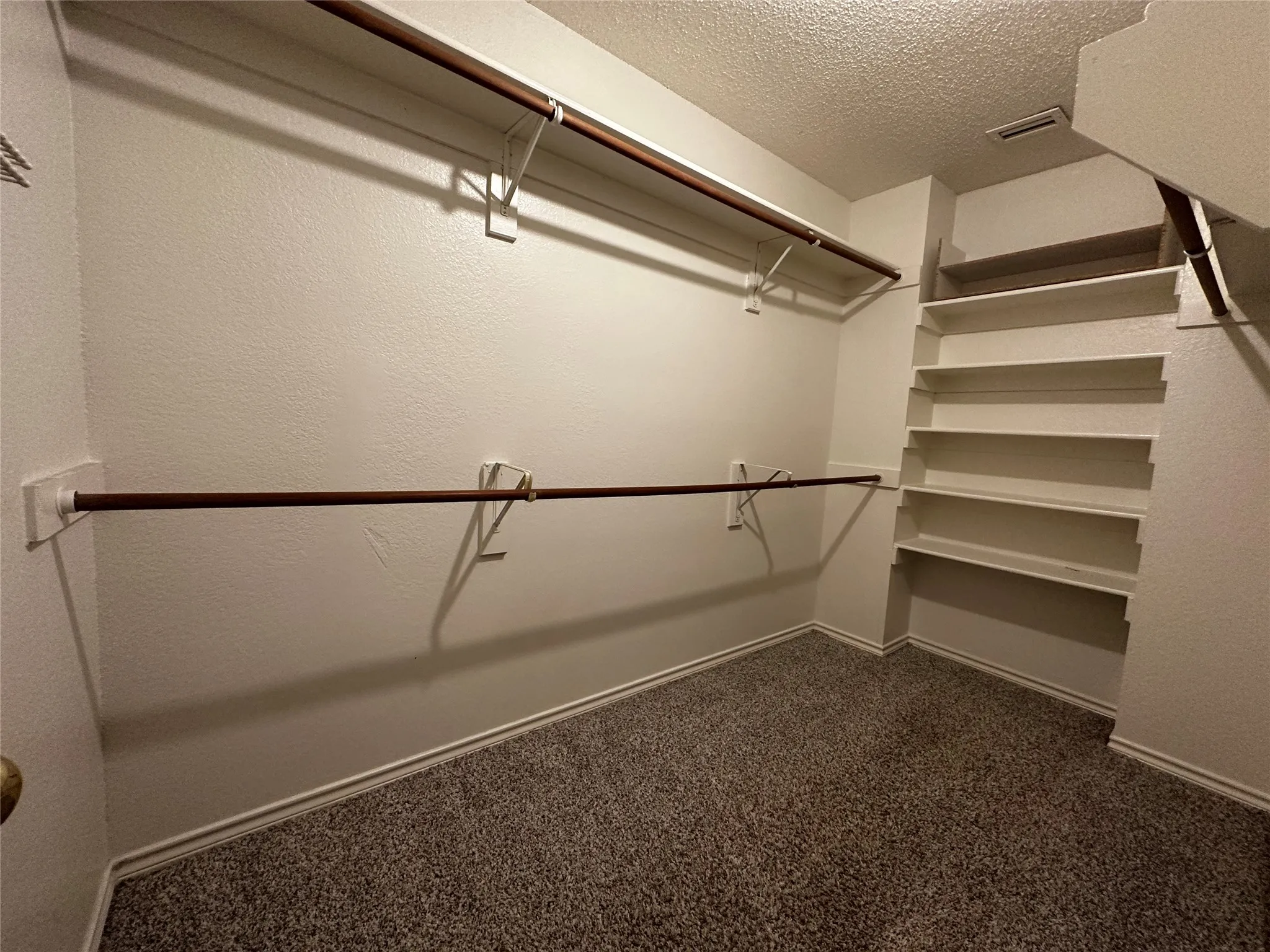 Single Family Residence For Rent in Tarrant County , 4761 Waterway Drive N, Fort Worth, Texas 76137, 3 Bedroom, 3 Bathroom, 2 Garage spaces, 1,800 Sqft, built in 1987, mls#21372252, Real Estate Agent in Fort Worth, Homes For Rent in Tarrant county, Homes For Rent in Fort Worth, Realtor in Fort Worth Texas, Real Estate Brokerage Independent Realty Texas, Luminita Cordes Realtor
