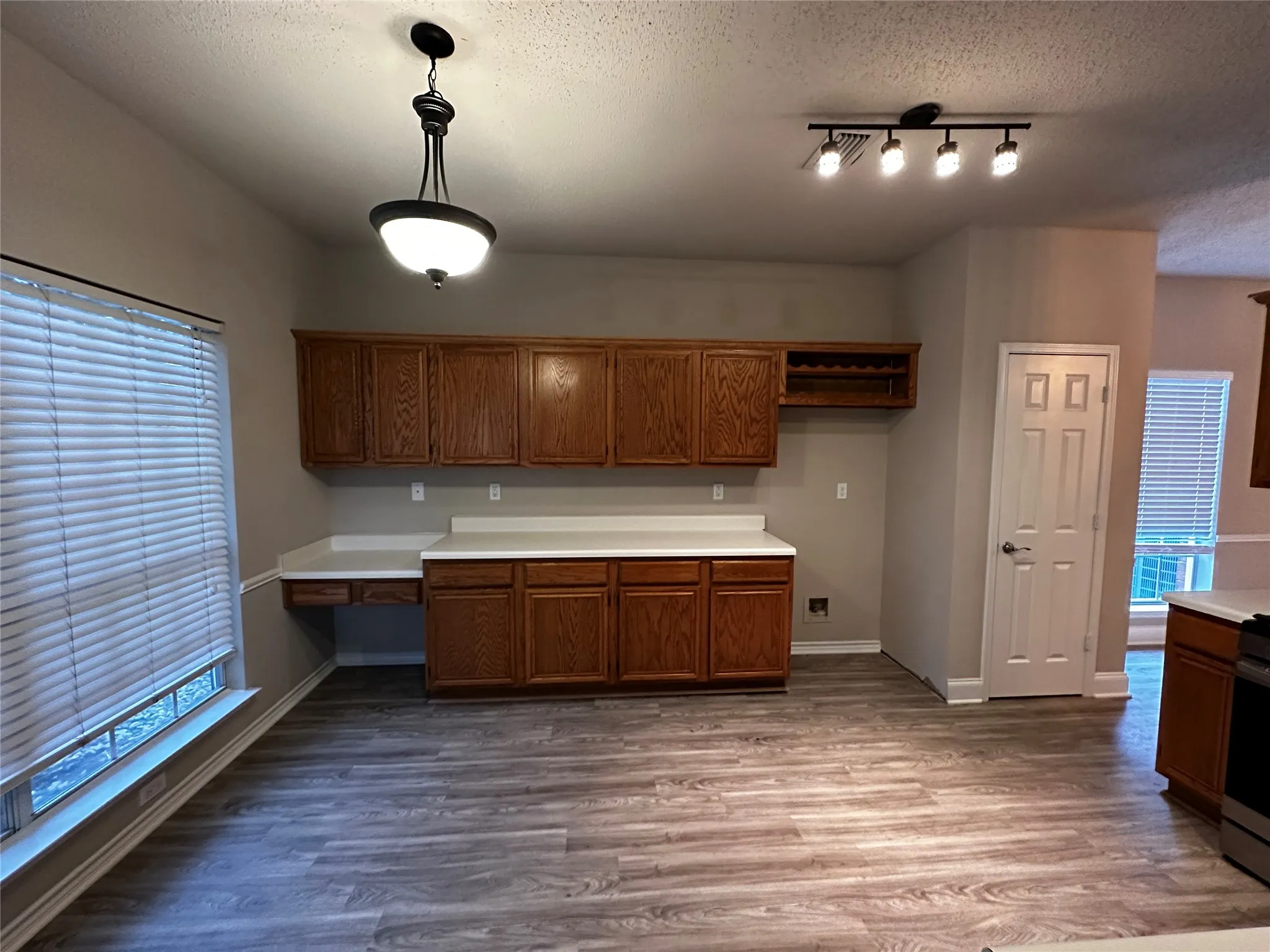 Single Family Residence For Rent in Tarrant County , 4761 Waterway Drive N, Fort Worth, Texas 76137, 3 Bedroom, 3 Bathroom, 2 Garage spaces, 1,800 Sqft, built in 1987, mls#21372252, Real Estate Agent in Fort Worth, Homes For Rent in Tarrant county, Homes For Rent in Fort Worth, Realtor in Fort Worth Texas, Real Estate Brokerage Independent Realty Texas, Luminita Cordes Realtor
