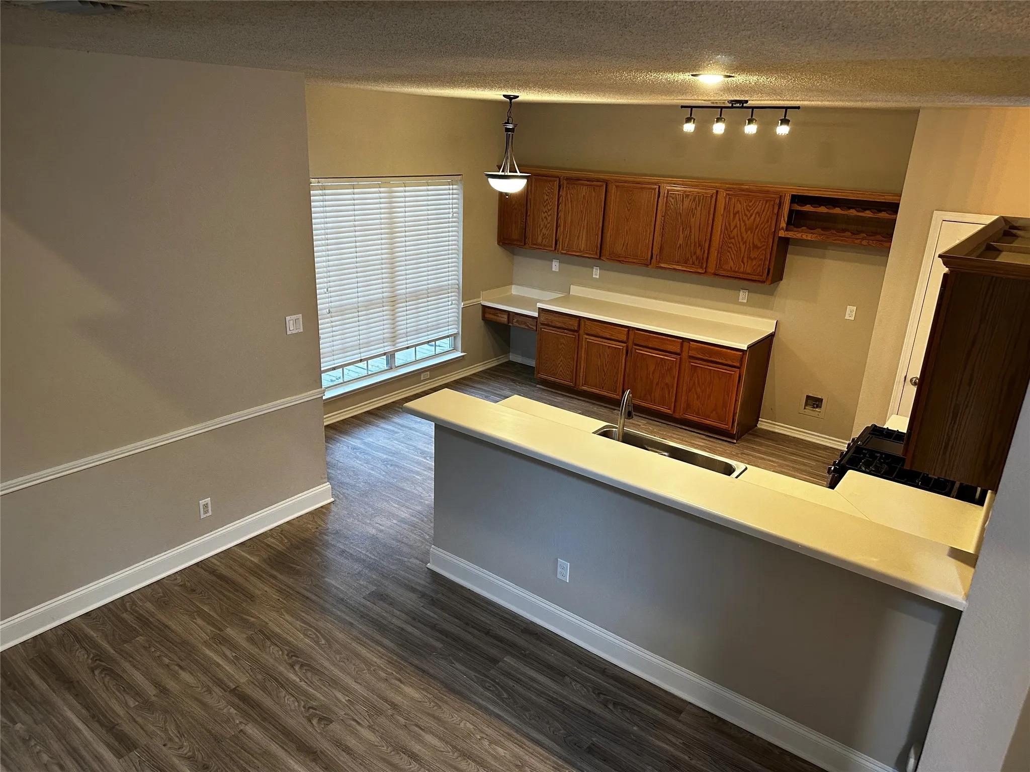 Single Family Residence For Rent in Tarrant County , 4761 Waterway Drive N, Fort Worth, Texas 76137, 3 Bedroom, 3 Bathroom, 2 Garage spaces, 1,800 Sqft, built in 1987, mls#21372252, Real Estate Agent in Fort Worth, Homes For Rent in Tarrant county, Homes For Rent in Fort Worth, Realtor in Fort Worth Texas, Real Estate Brokerage Independent Realty Texas, Luminita Cordes Realtor