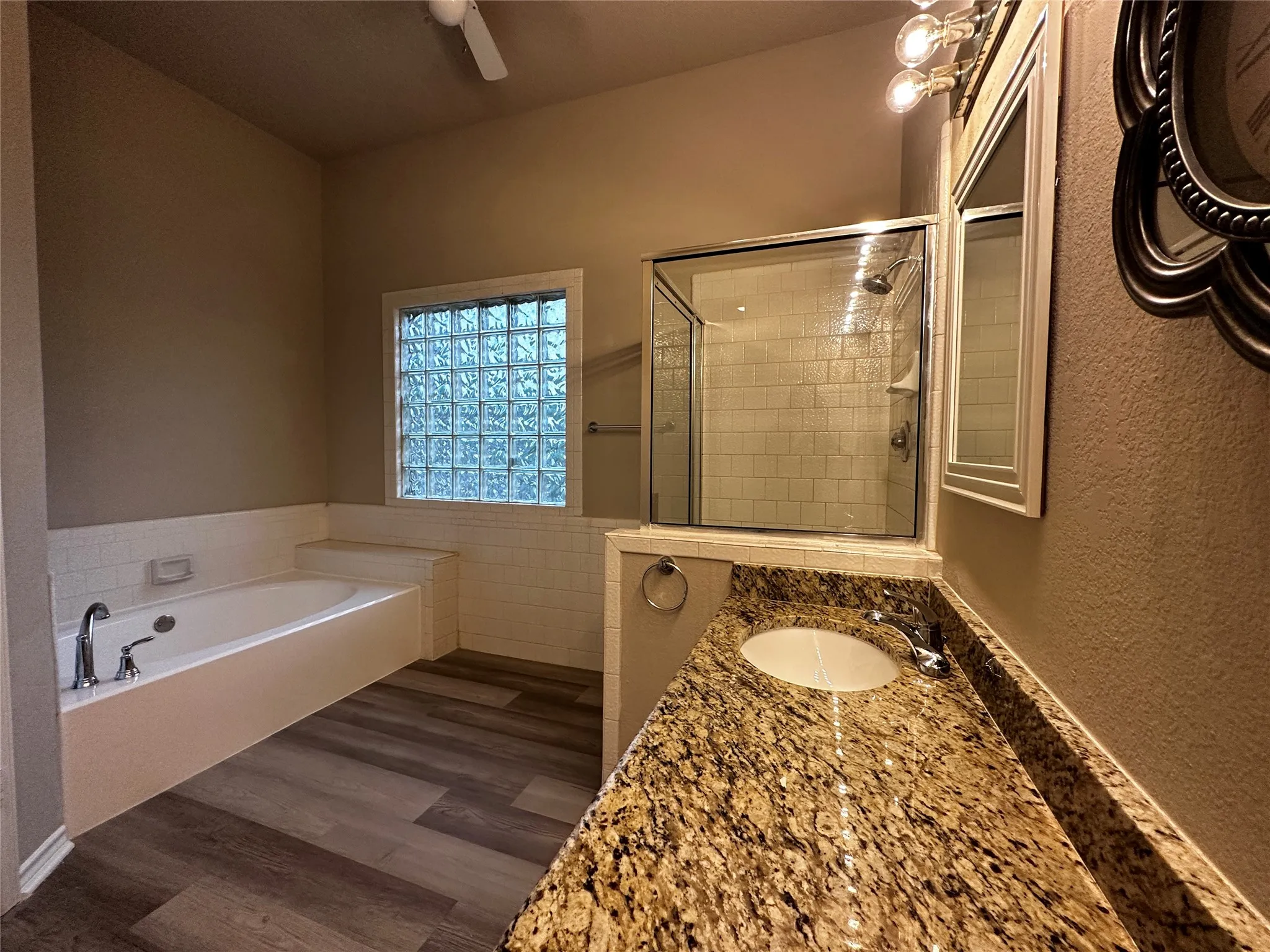 Single Family Residence For Rent in Tarrant County , 4761 Waterway Drive N, Fort Worth, Texas 76137, 3 Bedroom, 3 Bathroom, 2 Garage spaces, 1,800 Sqft, built in 1987, mls#21372252, Real Estate Agent in Fort Worth, Homes For Rent in Tarrant county, Homes For Rent in Fort Worth, Realtor in Fort Worth Texas, Real Estate Brokerage Independent Realty Texas, Luminita Cordes Realtor