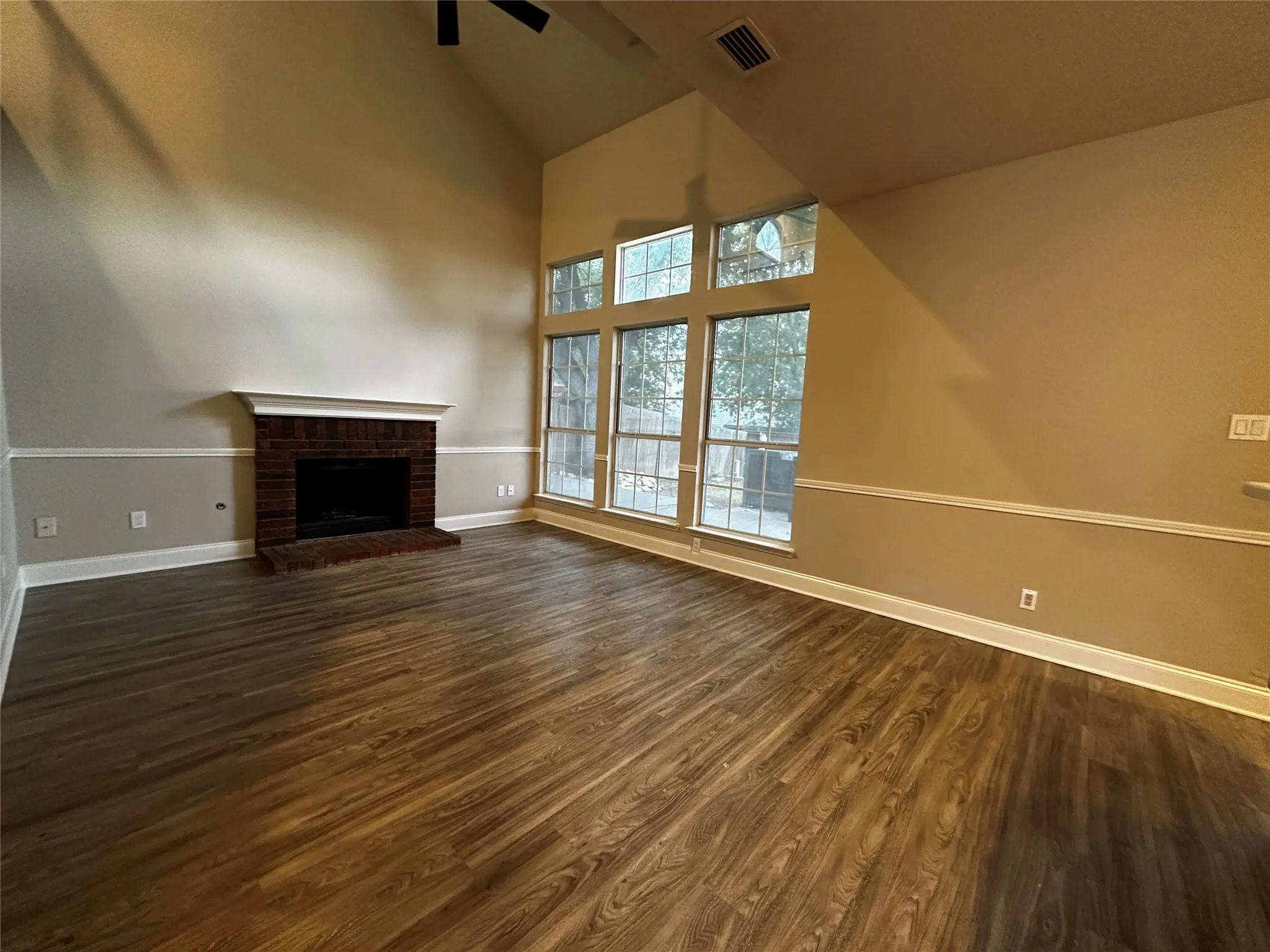 Single Family Residence For Rent in Tarrant County , 4761 Waterway Drive N, Fort Worth, Texas 76137, 3 Bedroom, 3 Bathroom, 2 Garage spaces, 1,800 Sqft, built in 1987, mls#21372252, Real Estate Agent in Fort Worth, Homes For Rent in Tarrant county, Homes For Rent in Fort Worth, Realtor in Fort Worth Texas, Real Estate Brokerage Independent Realty Texas, Luminita Cordes Realtor