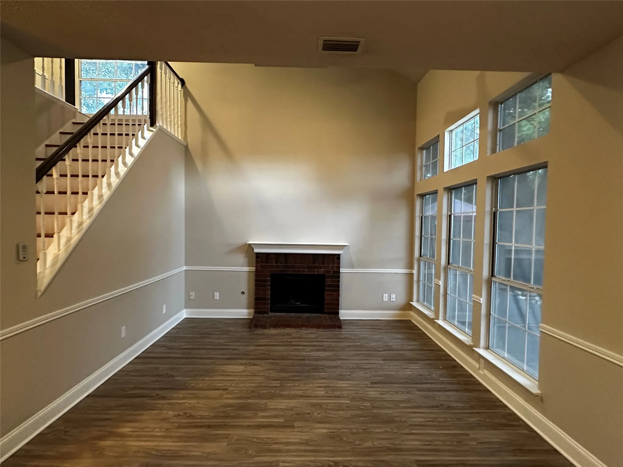 Single Family Residence For Rent in Tarrant County , 4761 Waterway Drive N, Fort Worth, Texas 76137, 3 Bedroom, 3 Bathroom, 2 Garage spaces, 1,800 Sqft, built in 1987, mls#21372252, Real Estate Agent in Fort Worth, Homes For Rent in Tarrant county, Homes For Rent in Fort Worth, Realtor in Fort Worth Texas, Real Estate Brokerage Independent Realty Texas, Luminita Cordes Realtor