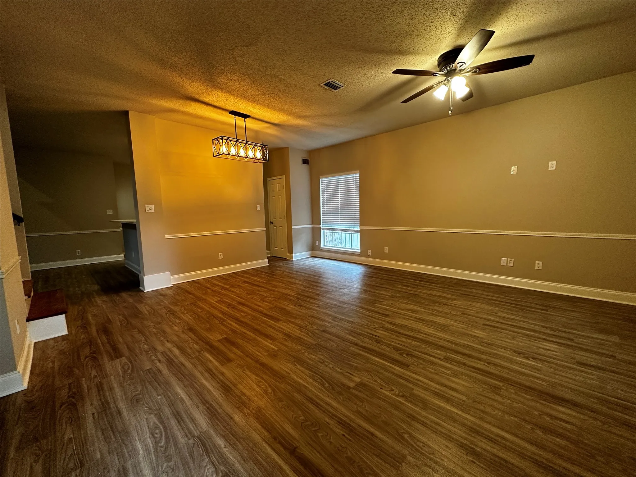 Single Family Residence For Rent in Tarrant County , 4761 Waterway Drive N, Fort Worth, Texas 76137, 3 Bedroom, 3 Bathroom, 2 Garage spaces, 1,800 Sqft, built in 1987, mls#21372252, Real Estate Agent in Fort Worth, Homes For Rent in Tarrant county, Homes For Rent in Fort Worth, Realtor in Fort Worth Texas, Real Estate Brokerage Independent Realty Texas, Luminita Cordes Realtor