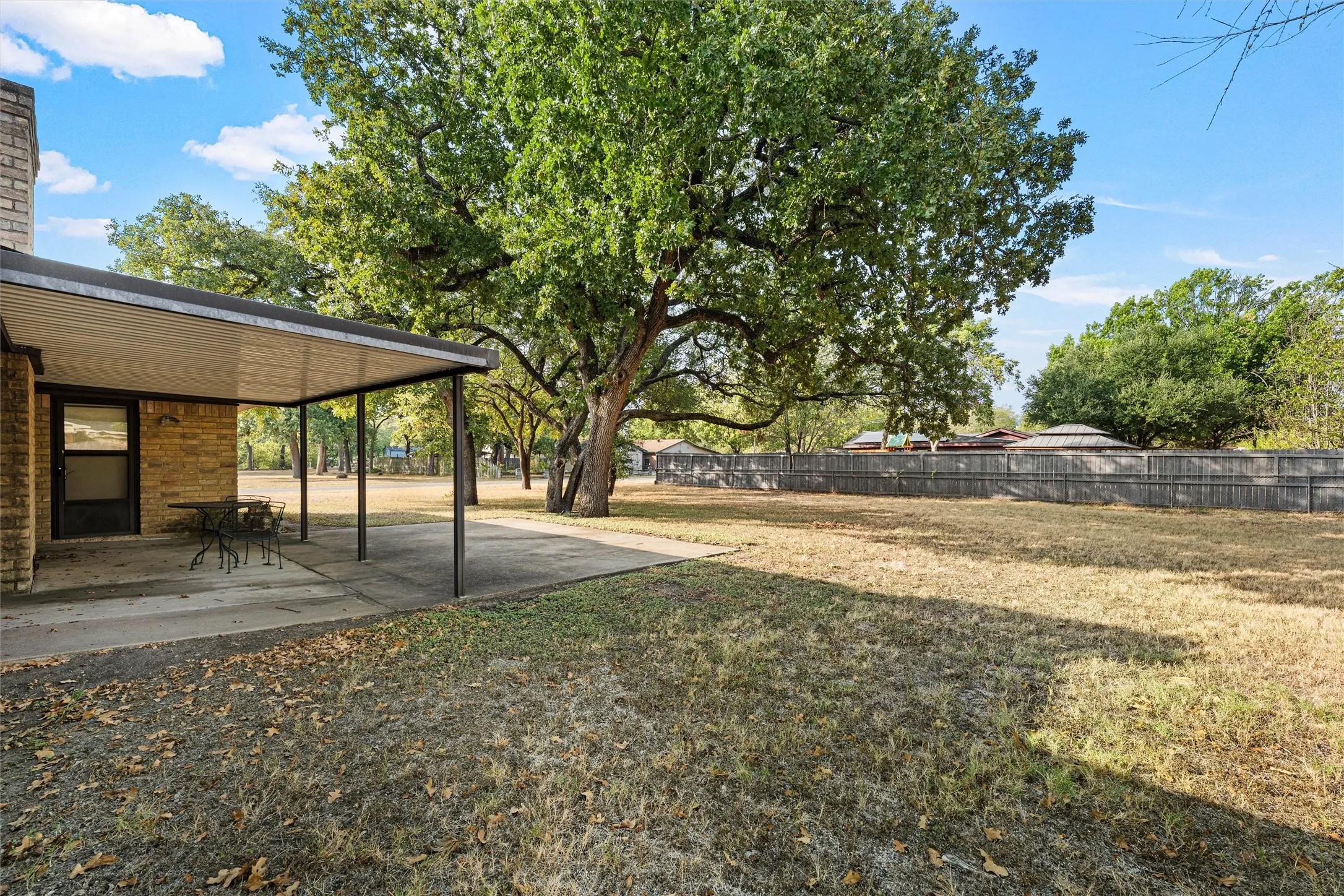 Single Family Residence For Sale in Mc Lennan County , 400 N Walnut Street, Waco, Texas 76705, 3 Bedroom, 2 Bathroom, 2 Garage spaces, 1,656 Sqft, built in 1978, mls#21394905, Real Estate Agent in Waco, Homes For Sale in Mc Lennan county, Homes For Sale in Waco, Realtor in Waco Texas, Real Estate Brokerage Independent Realty Texas, Luminita Cordes Realtor