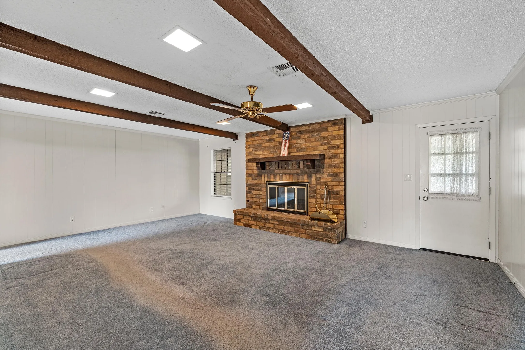Single Family Residence For Sale in Mc Lennan County , 400 N Walnut Street, Waco, Texas 76705, 3 Bedroom, 2 Bathroom, 2 Garage spaces, 1,656 Sqft, built in 1978, mls#21394905, Real Estate Agent in Waco, Homes For Sale in Mc Lennan county, Homes For Sale in Waco, Realtor in Waco Texas, Real Estate Brokerage Independent Realty Texas, Luminita Cordes Realtor