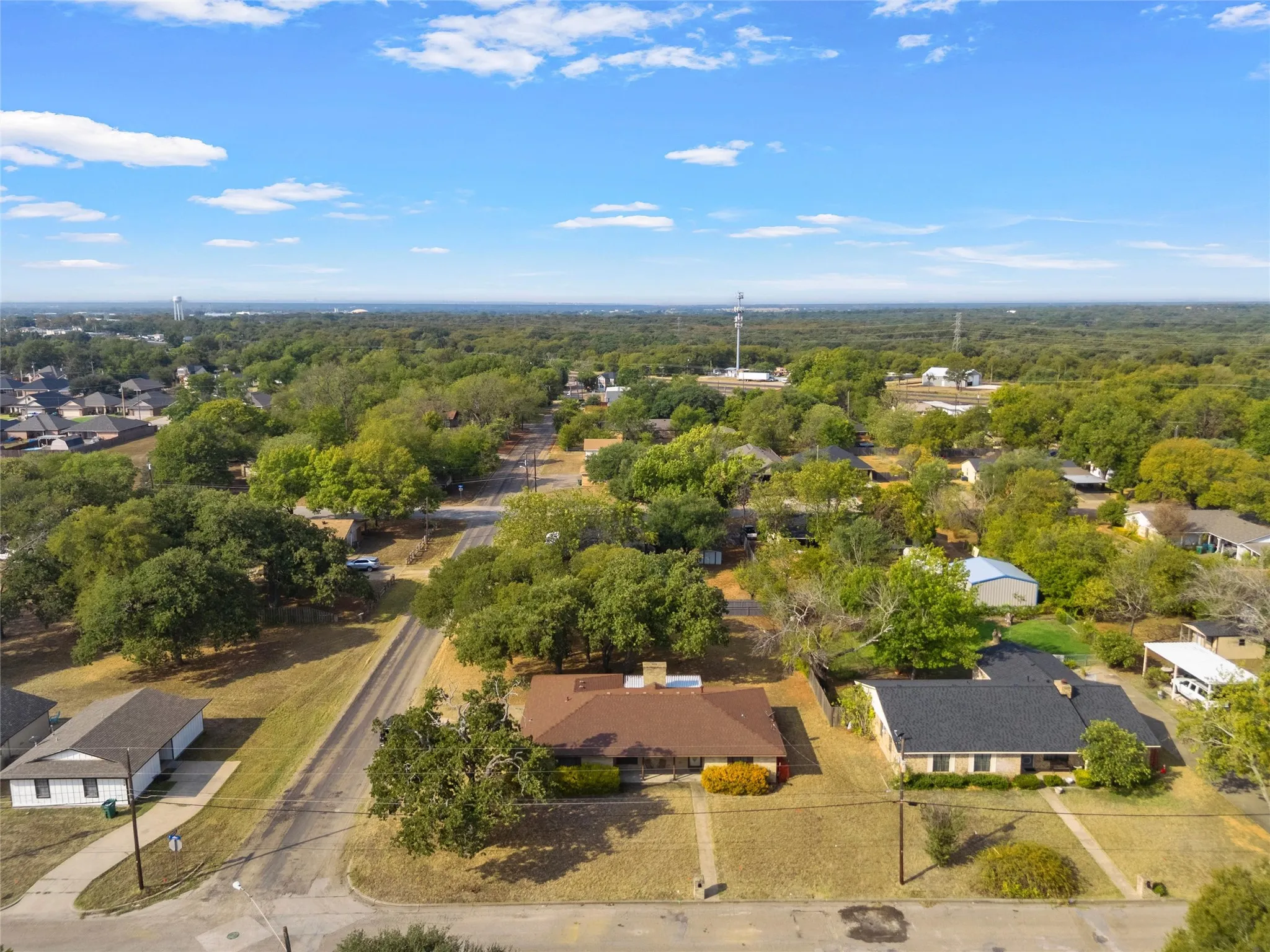 Single Family Residence For Sale in Mc Lennan County , 400 N Walnut Street, Waco, Texas 76705, 3 Bedroom, 2 Bathroom, 2 Garage spaces, 1,656 Sqft, built in 1978, mls#21394905, Real Estate Agent in Waco, Homes For Sale in Mc Lennan county, Homes For Sale in Waco, Realtor in Waco Texas, Real Estate Brokerage Independent Realty Texas, Luminita Cordes Realtor
