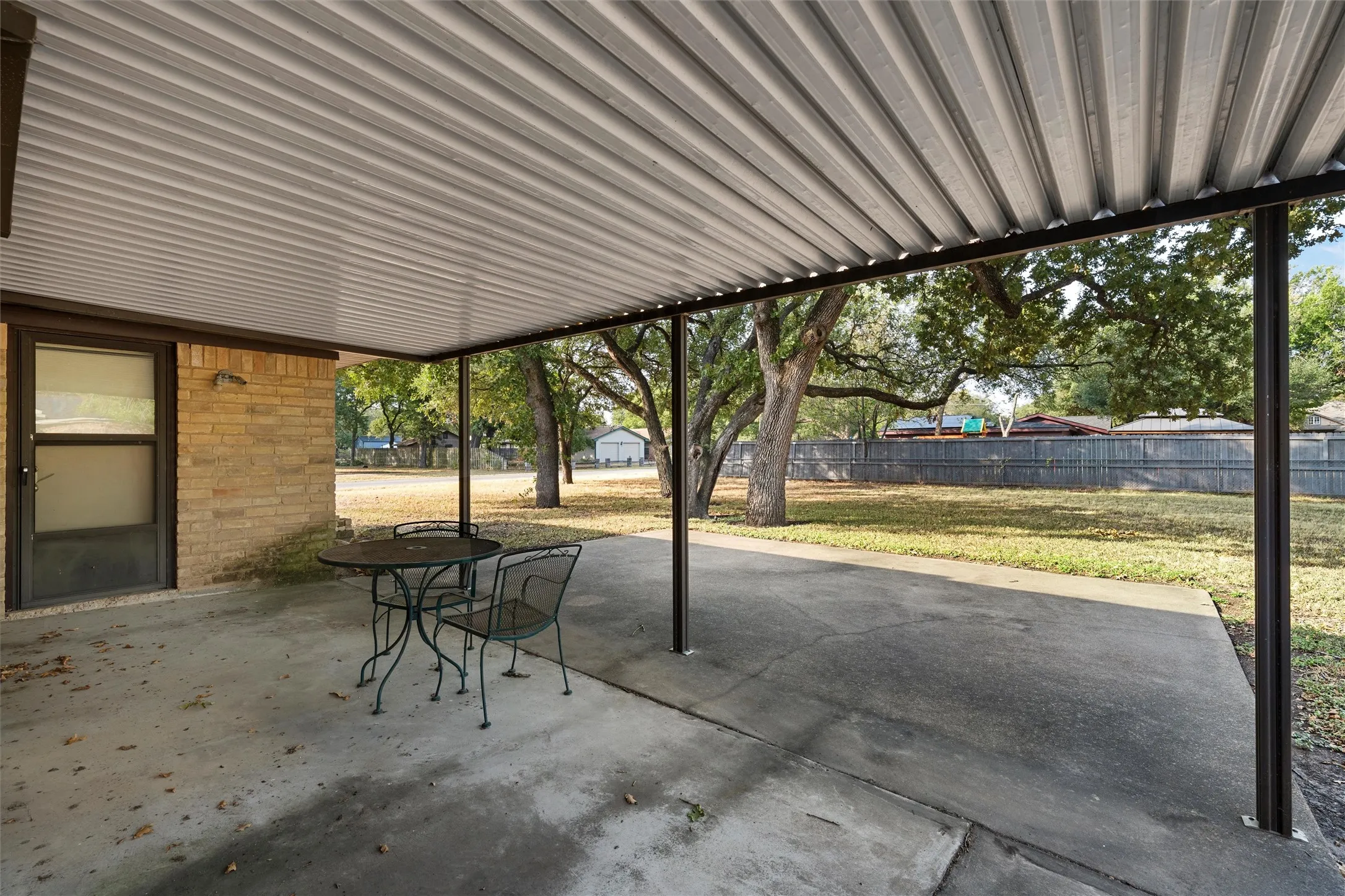 Single Family Residence For Sale in Mc Lennan County , 400 N Walnut Street, Waco, Texas 76705, 3 Bedroom, 2 Bathroom, 2 Garage spaces, 1,656 Sqft, built in 1978, mls#21394905, Real Estate Agent in Waco, Homes For Sale in Mc Lennan county, Homes For Sale in Waco, Realtor in Waco Texas, Real Estate Brokerage Independent Realty Texas, Luminita Cordes Realtor