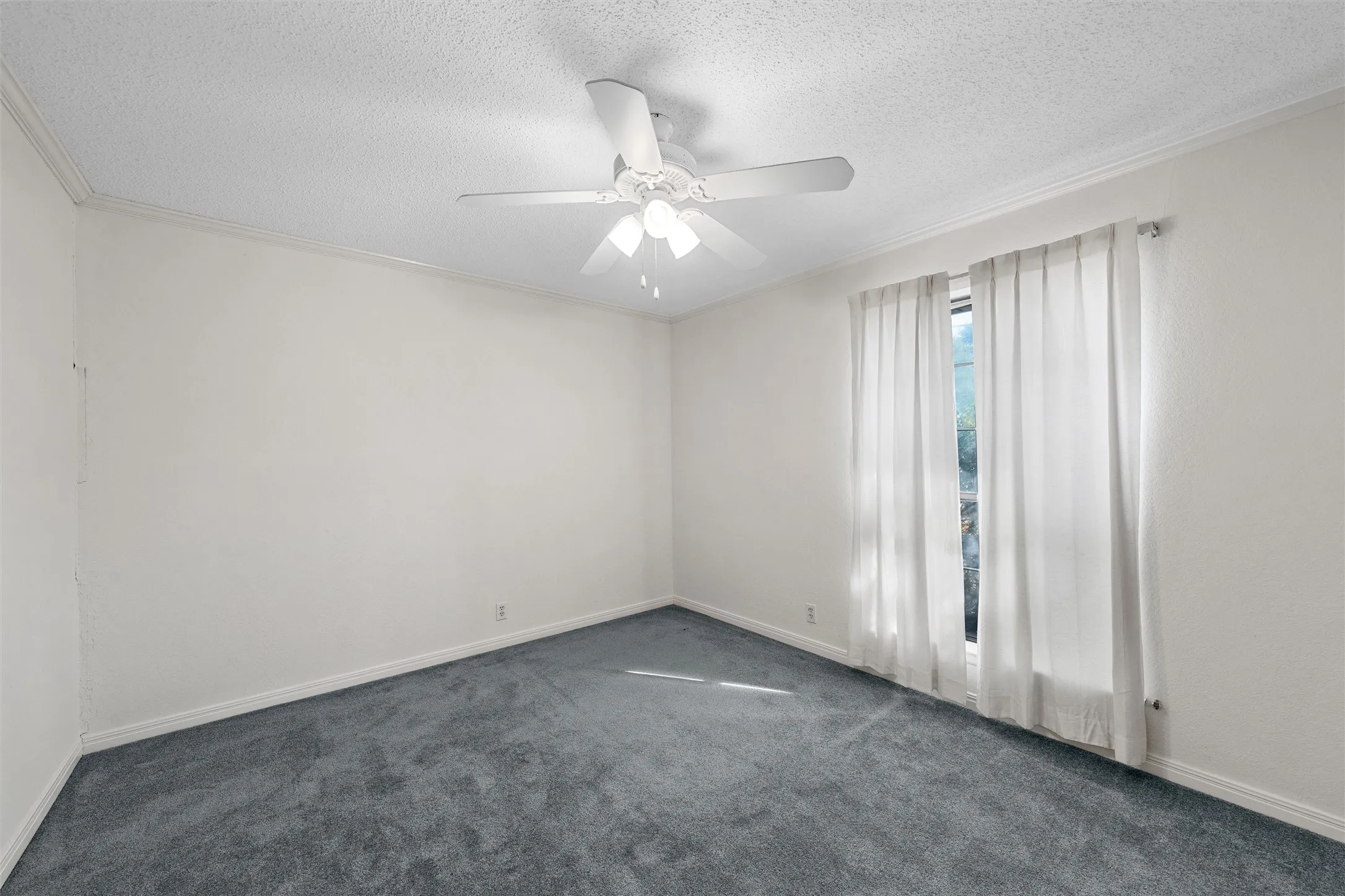 Single Family Residence For Sale in Mc Lennan County , 400 N Walnut Street, Waco, Texas 76705, 3 Bedroom, 2 Bathroom, 2 Garage spaces, 1,656 Sqft, built in 1978, mls#21394905, Real Estate Agent in Waco, Homes For Sale in Mc Lennan county, Homes For Sale in Waco, Realtor in Waco Texas, Real Estate Brokerage Independent Realty Texas, Luminita Cordes Realtor