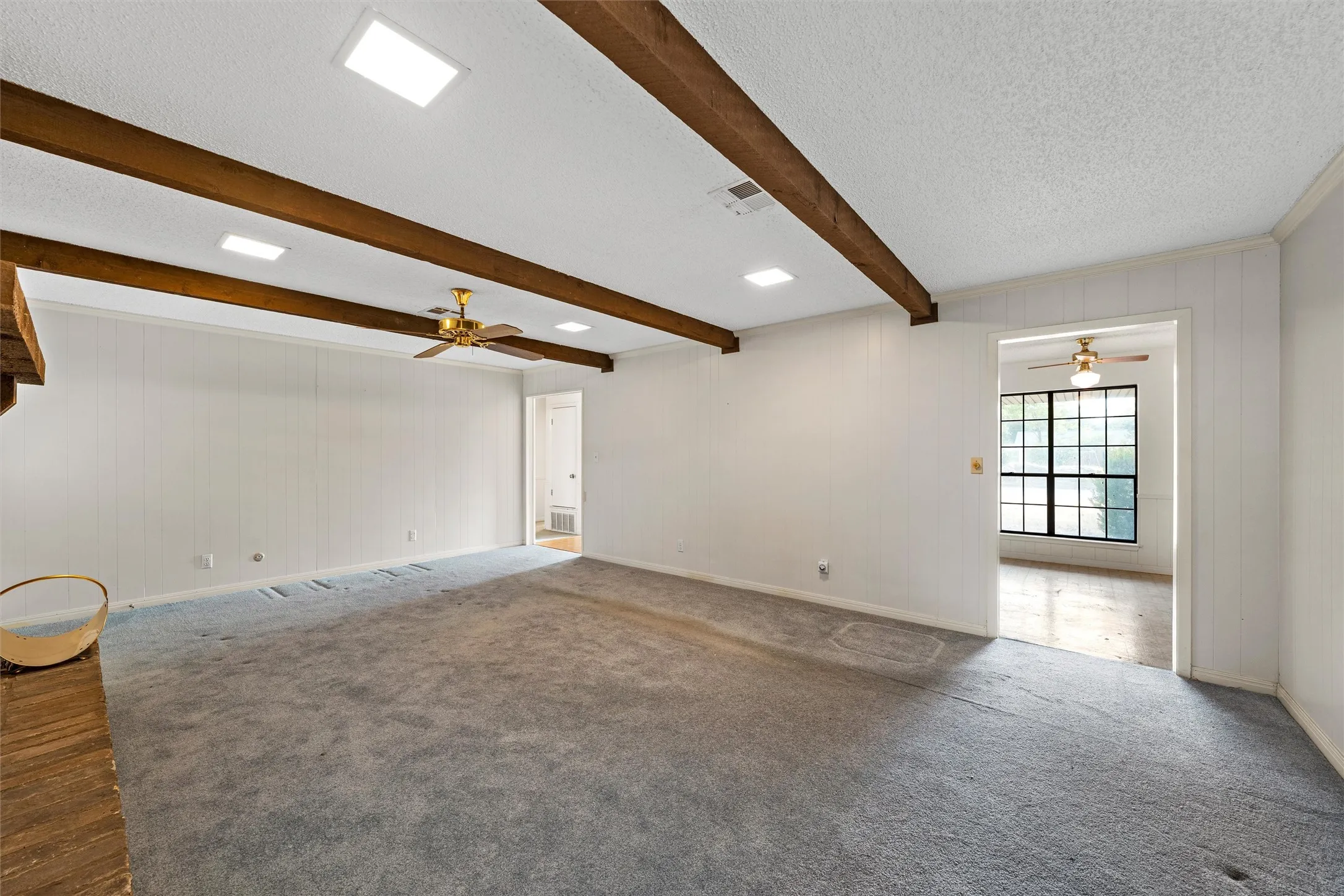 Single Family Residence For Sale in Mc Lennan County , 400 N Walnut Street, Waco, Texas 76705, 3 Bedroom, 2 Bathroom, 2 Garage spaces, 1,656 Sqft, built in 1978, mls#21394905, Real Estate Agent in Waco, Homes For Sale in Mc Lennan county, Homes For Sale in Waco, Realtor in Waco Texas, Real Estate Brokerage Independent Realty Texas, Luminita Cordes Realtor