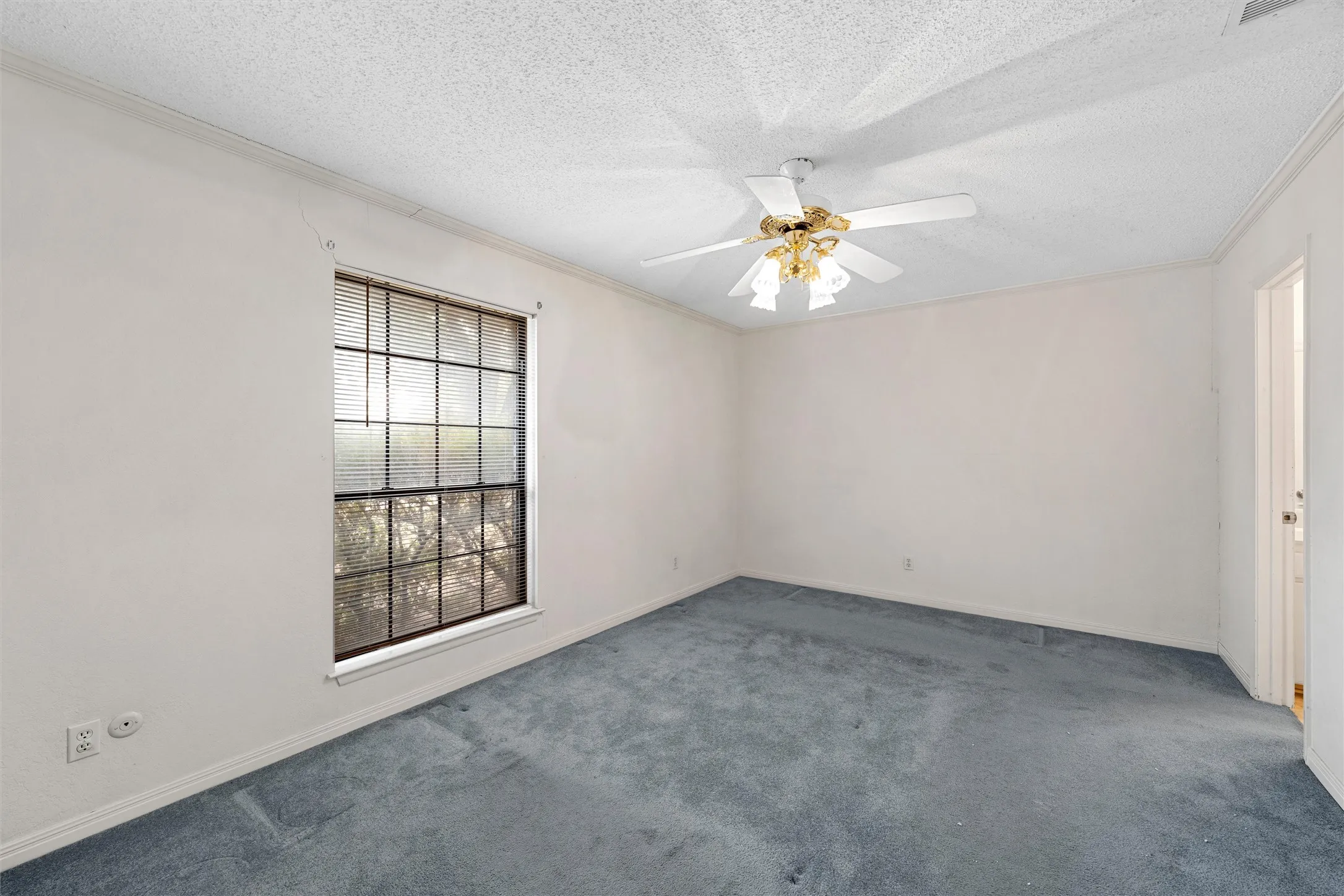 Single Family Residence For Sale in Mc Lennan County , 400 N Walnut Street, Waco, Texas 76705, 3 Bedroom, 2 Bathroom, 2 Garage spaces, 1,656 Sqft, built in 1978, mls#21394905, Real Estate Agent in Waco, Homes For Sale in Mc Lennan county, Homes For Sale in Waco, Realtor in Waco Texas, Real Estate Brokerage Independent Realty Texas, Luminita Cordes Realtor