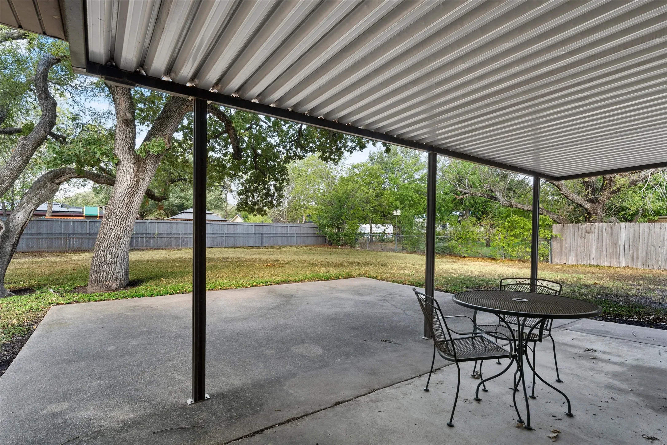 Single Family Residence For Sale in Mc Lennan County , 400 N Walnut Street, Waco, Texas 76705, 3 Bedroom, 2 Bathroom, 2 Garage spaces, 1,656 Sqft, built in 1978, mls#21394905, Real Estate Agent in Waco, Homes For Sale in Mc Lennan county, Homes For Sale in Waco, Realtor in Waco Texas, Real Estate Brokerage Independent Realty Texas, Luminita Cordes Realtor