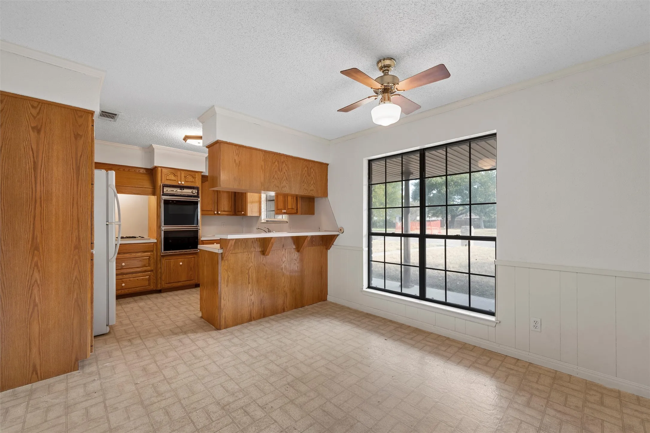 Single Family Residence For Sale in Mc Lennan County , 400 N Walnut Street, Waco, Texas 76705, 3 Bedroom, 2 Bathroom, 2 Garage spaces, 1,656 Sqft, built in 1978, mls#21394905, Real Estate Agent in Waco, Homes For Sale in Mc Lennan county, Homes For Sale in Waco, Realtor in Waco Texas, Real Estate Brokerage Independent Realty Texas, Luminita Cordes Realtor