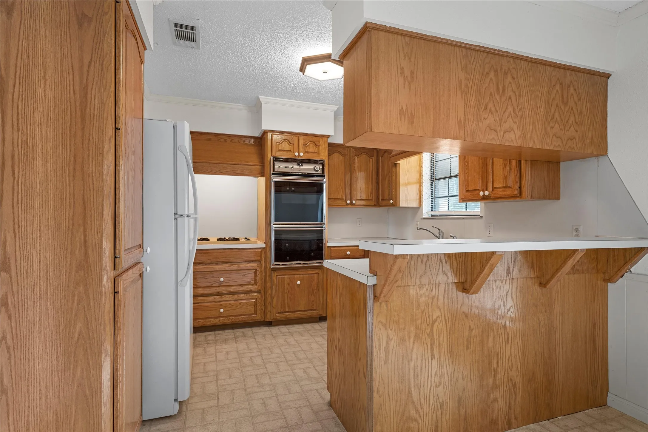 Single Family Residence For Sale in Mc Lennan County , 400 N Walnut Street, Waco, Texas 76705, 3 Bedroom, 2 Bathroom, 2 Garage spaces, 1,656 Sqft, built in 1978, mls#21394905, Real Estate Agent in Waco, Homes For Sale in Mc Lennan county, Homes For Sale in Waco, Realtor in Waco Texas, Real Estate Brokerage Independent Realty Texas, Luminita Cordes Realtor