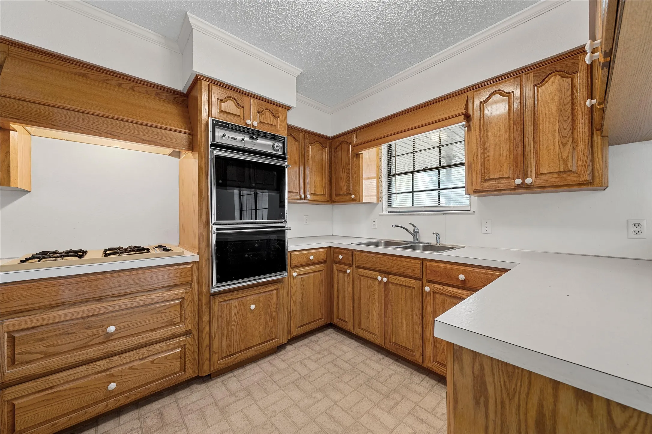 Single Family Residence For Sale in Mc Lennan County , 400 N Walnut Street, Waco, Texas 76705, 3 Bedroom, 2 Bathroom, 2 Garage spaces, 1,656 Sqft, built in 1978, mls#21394905, Real Estate Agent in Waco, Homes For Sale in Mc Lennan county, Homes For Sale in Waco, Realtor in Waco Texas, Real Estate Brokerage Independent Realty Texas, Luminita Cordes Realtor