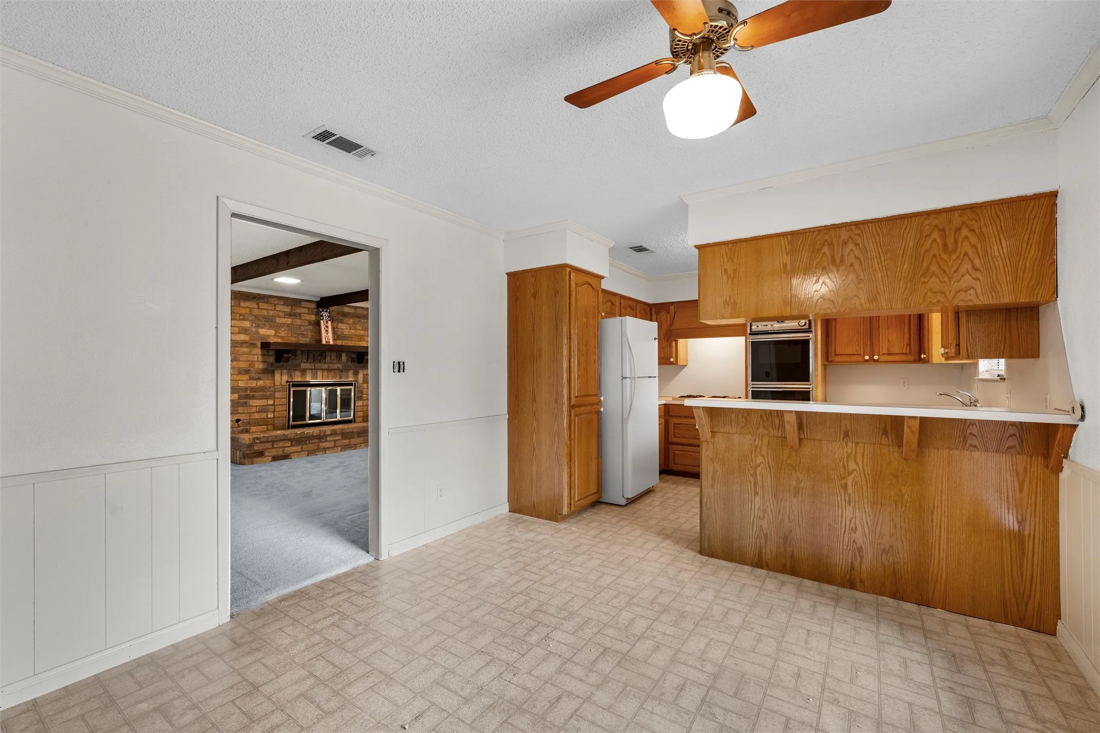 Single Family Residence For Sale in Mc Lennan County , 400 N Walnut Street, Waco, Texas 76705, 3 Bedroom, 2 Bathroom, 2 Garage spaces, 1,656 Sqft, built in 1978, mls#21394905, Real Estate Agent in Waco, Homes For Sale in Mc Lennan county, Homes For Sale in Waco, Realtor in Waco Texas, Real Estate Brokerage Independent Realty Texas, Luminita Cordes Realtor